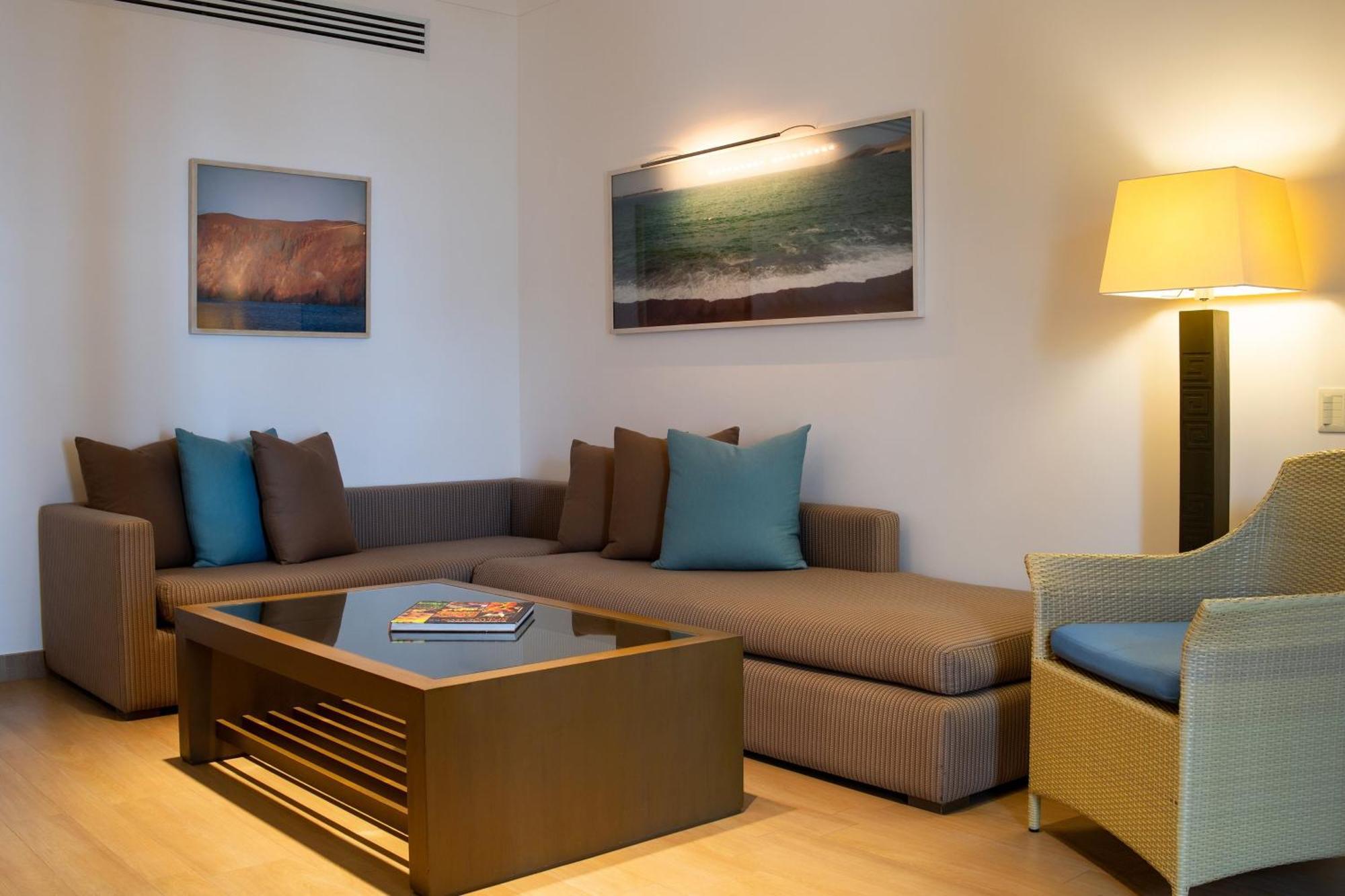 Terrace Suite 1 King Sofa Bed Oceanfront