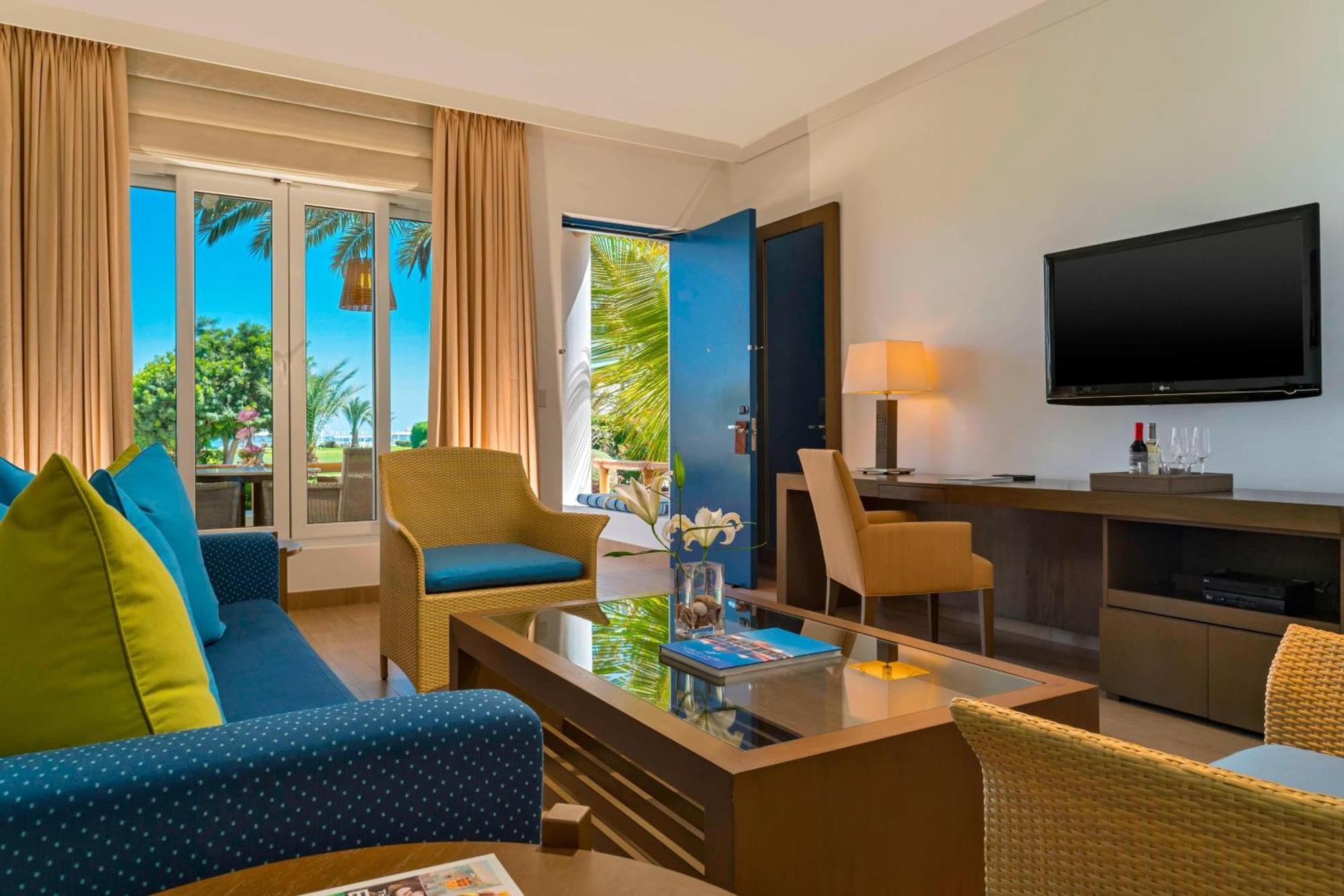 Terrace Suite 1 King Sofa Bed Garden View