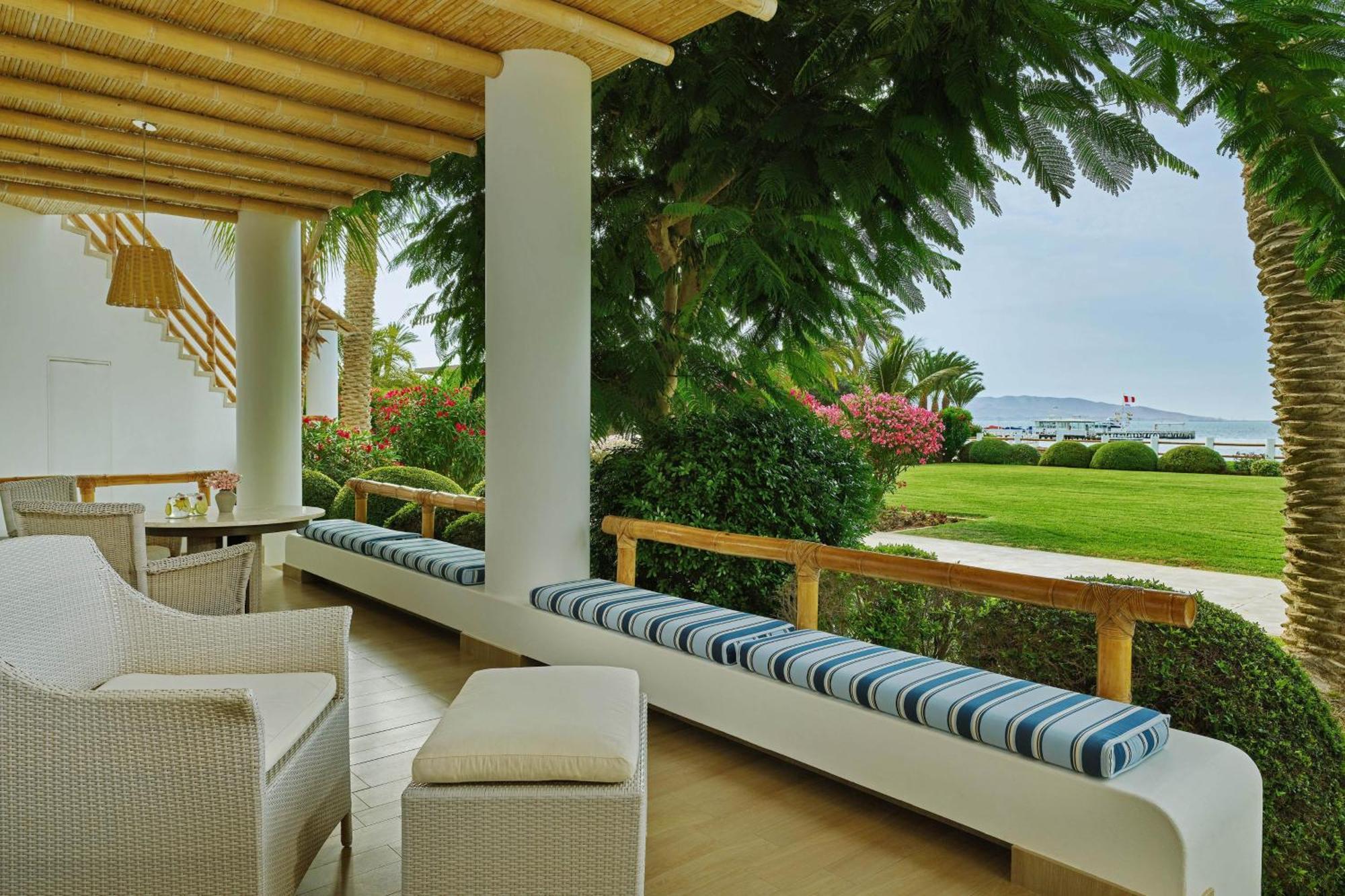 Terrace Suite 1 King Sofa Bed Oceanfront