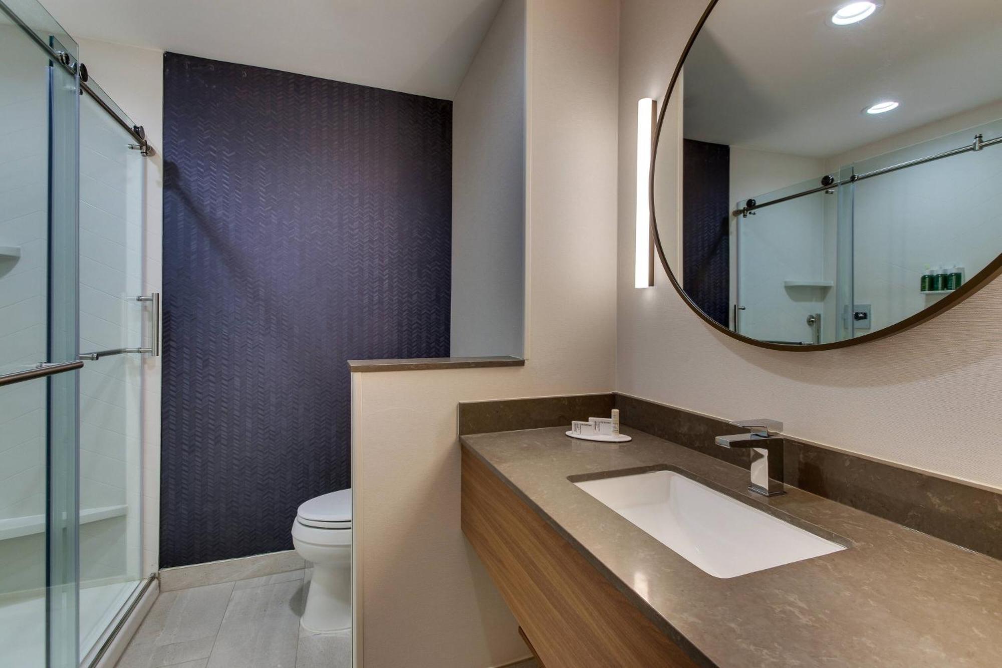 Guest Room, 1 King