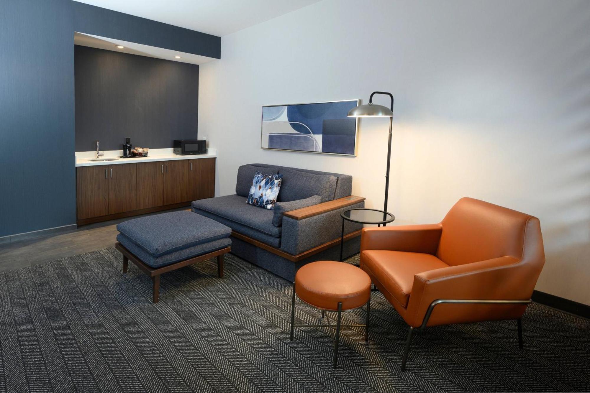 King Suite with Sofa Bed - Hearing Accessible