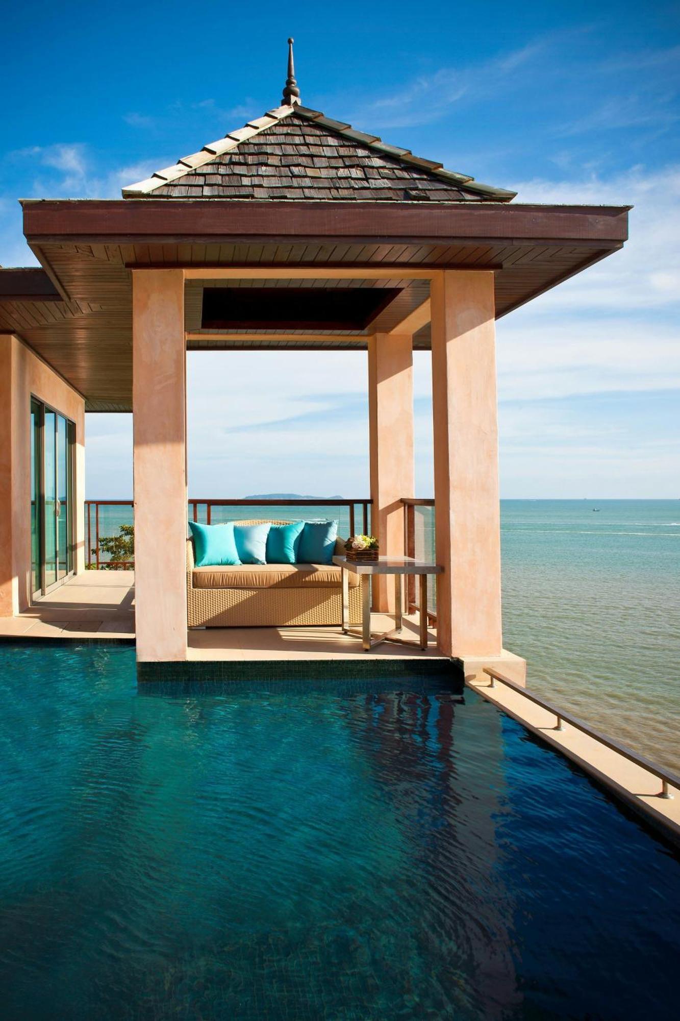 Oceanfront View 2 Bedroom Villa