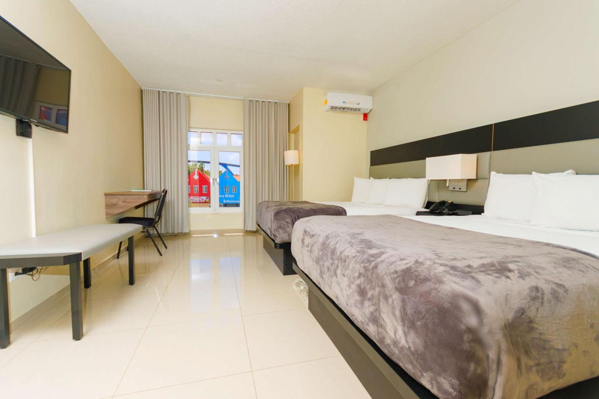 Quarto Queen com 2 Camas Queen-Size e Vista da Cidade - Não-Fumante