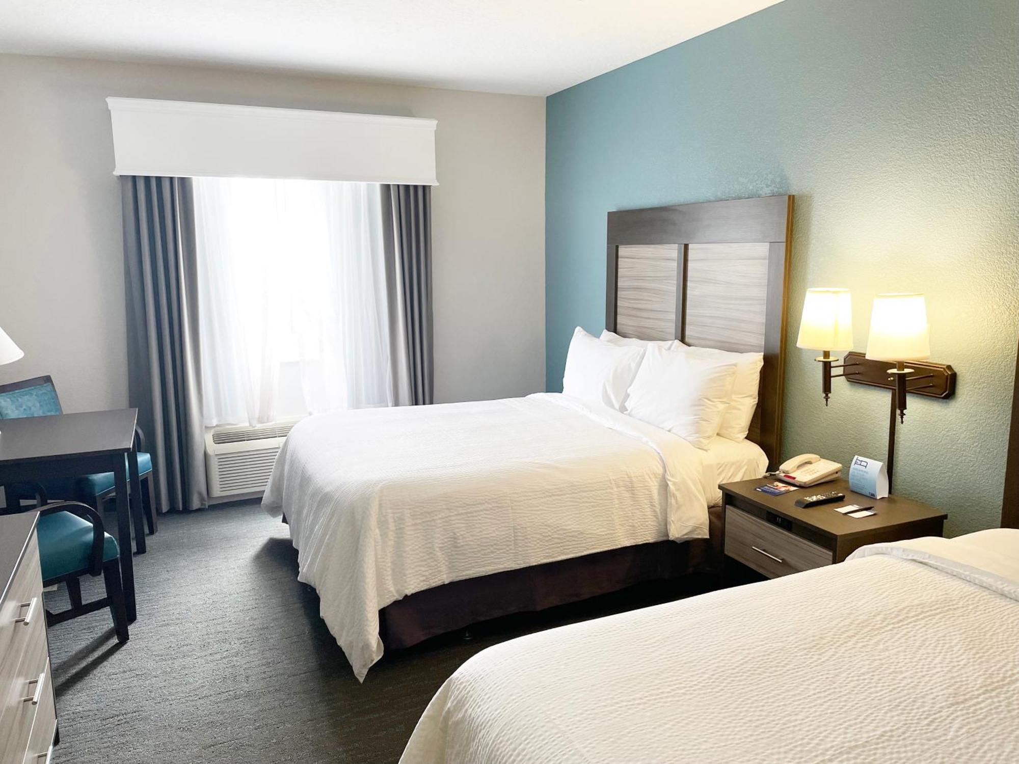 Standard Queen Room with Two Queen Beds and Fountain View - Communications and Mobility Accessible