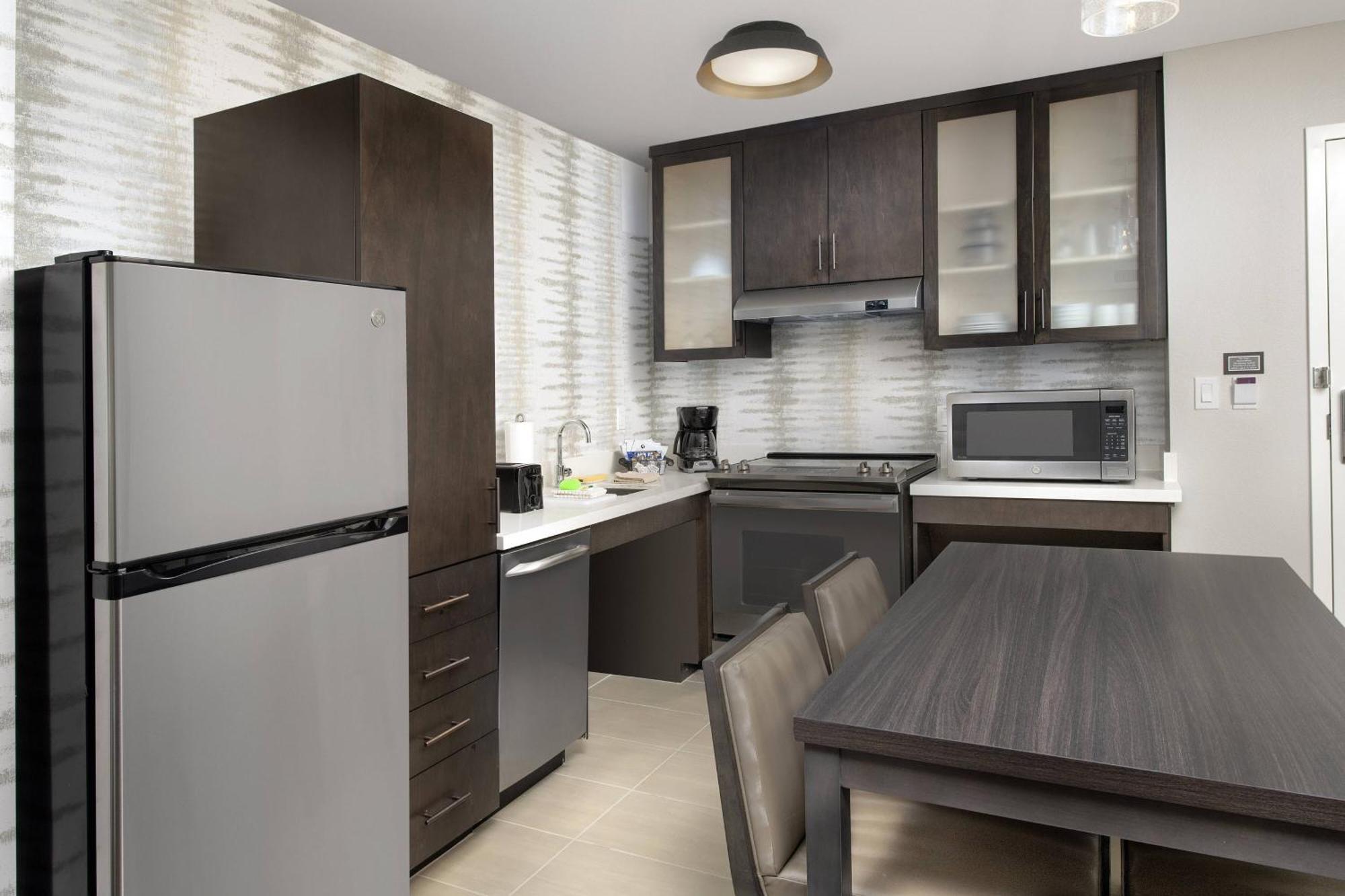 1 Bedroom Suite, 1 King, Sofa bed