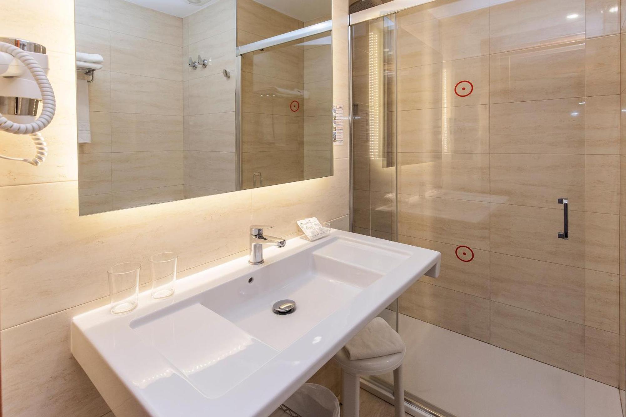 Budget Tweepersoonskamer met 1 of 2 Bedden (2)