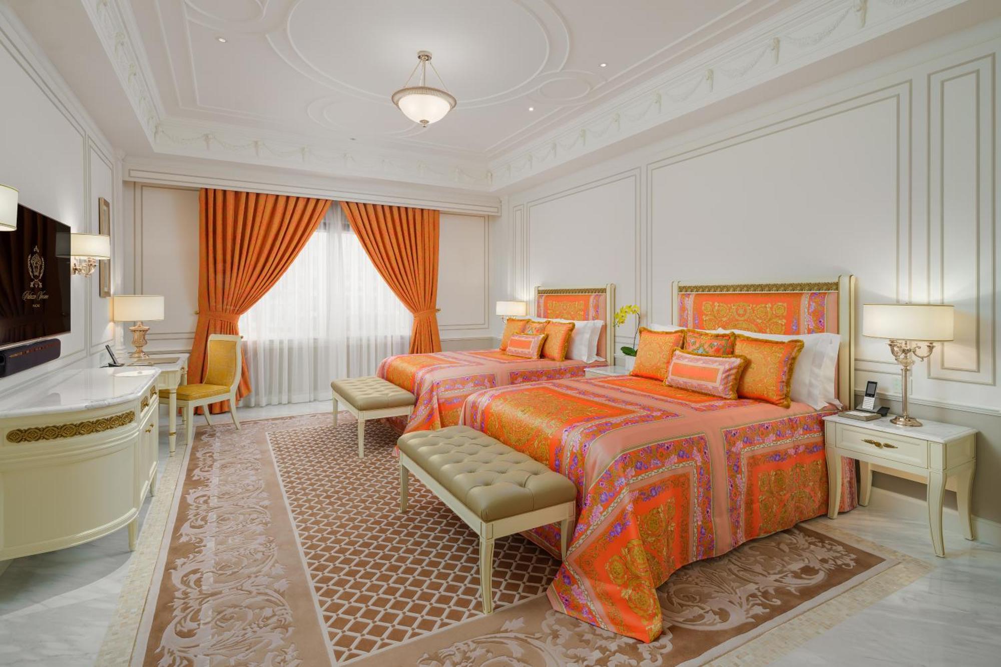 Deluxe Versace Queen (Garden View)