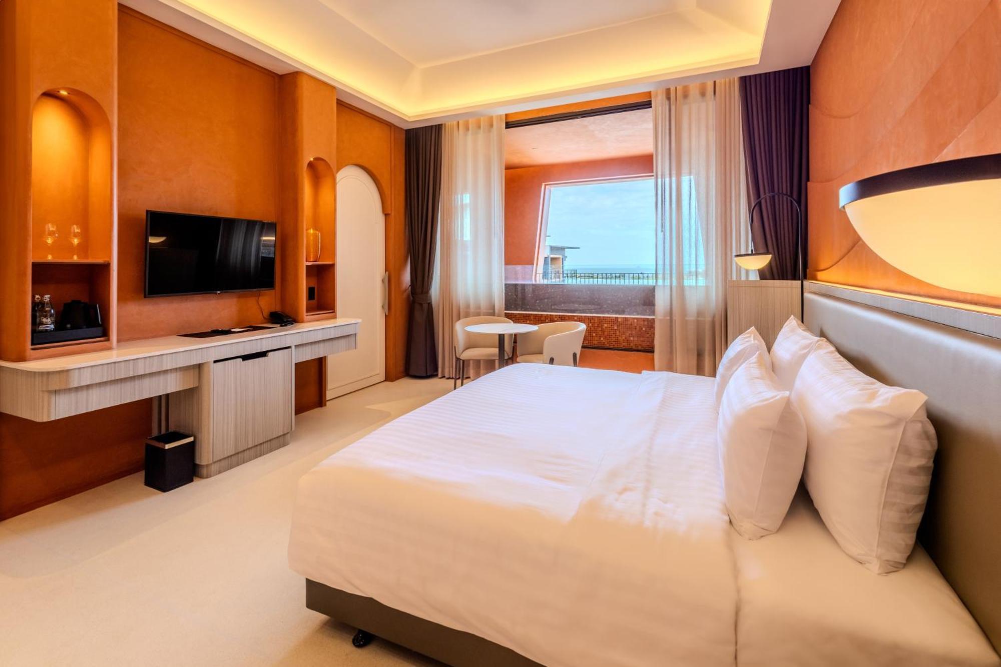 Deluxe Pool Suite Seaview