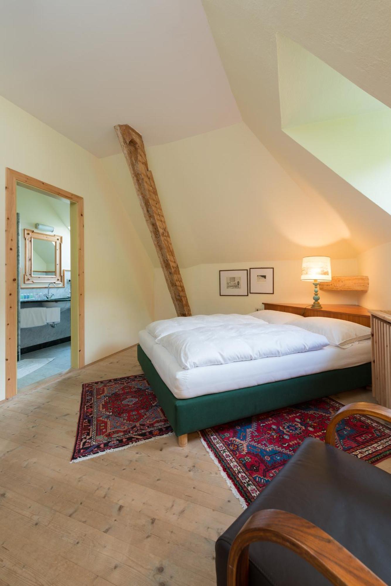 Small Double Room,1640383713:JPEG