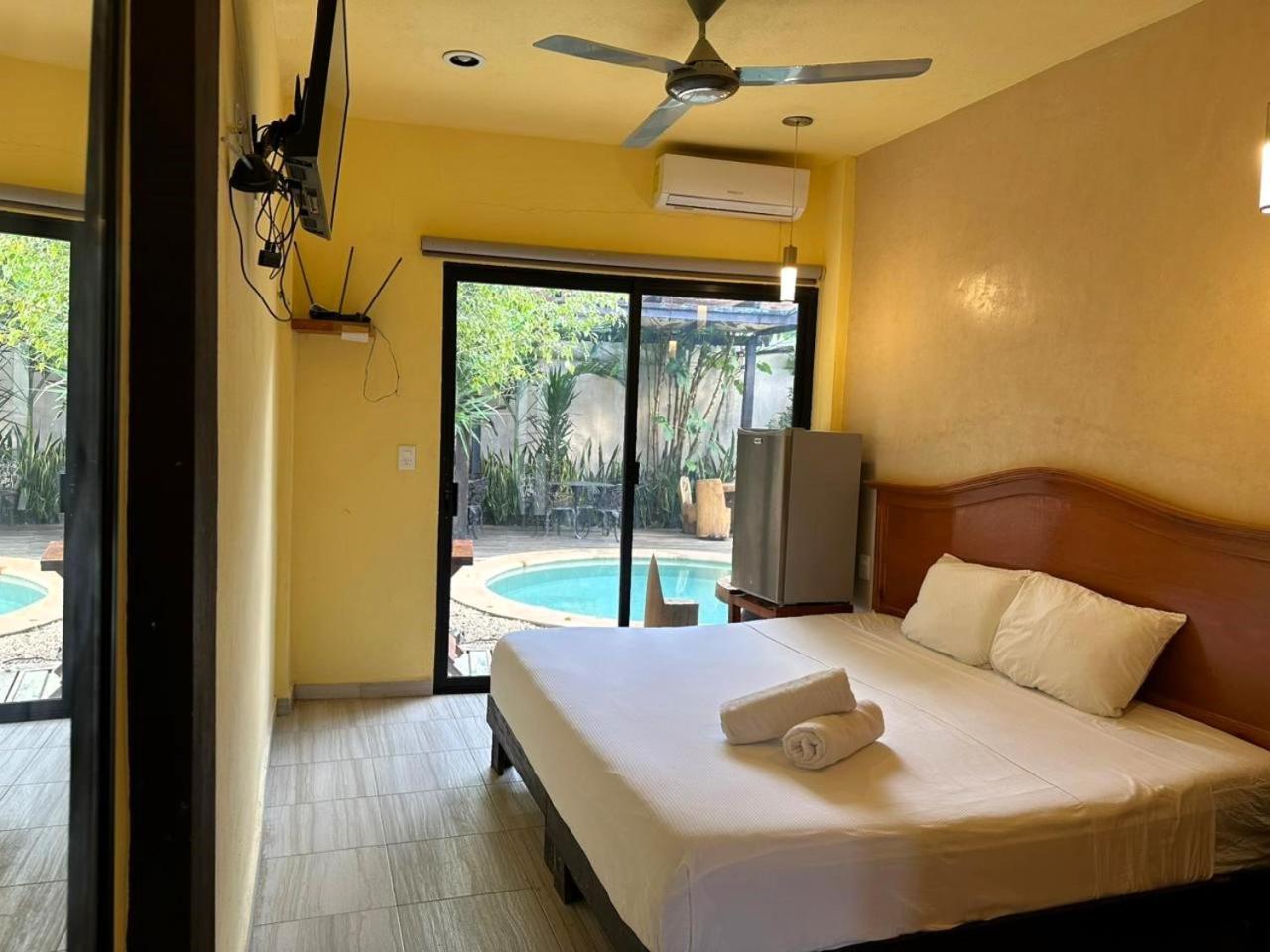 Habitación Doble con vistas a la piscina