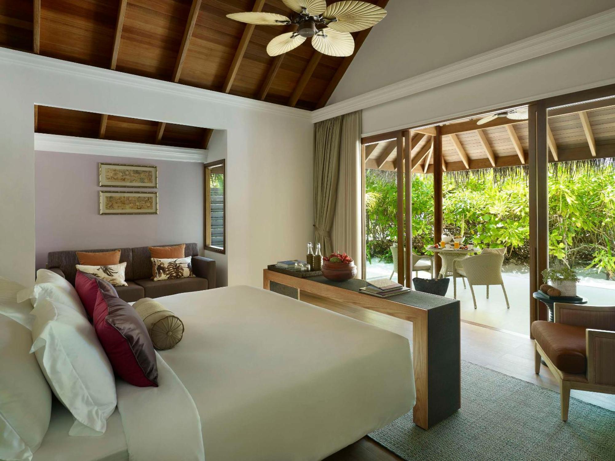 Villa avec Petite Piscine - Côté Plage - 122 m² - Service de Majordome - Vue sur Coucher de Soleil