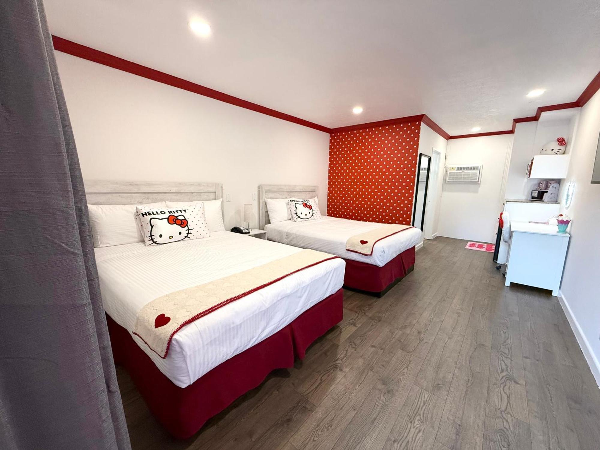 Kitty Character Suite 2 Queen Beds