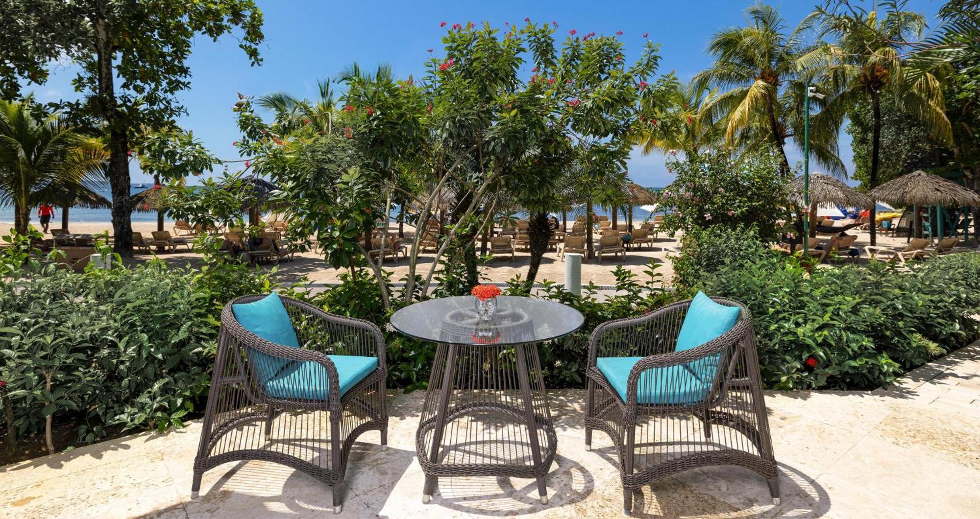 Honeymoon Beachfront Two Story One Bedroom Butler Villa Suite Tranquility Soaking Tub