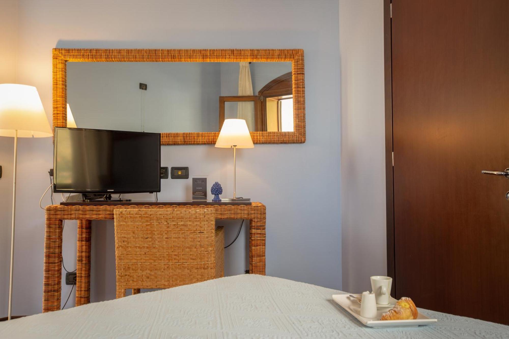 Small Single Room,1643139440:JPEG