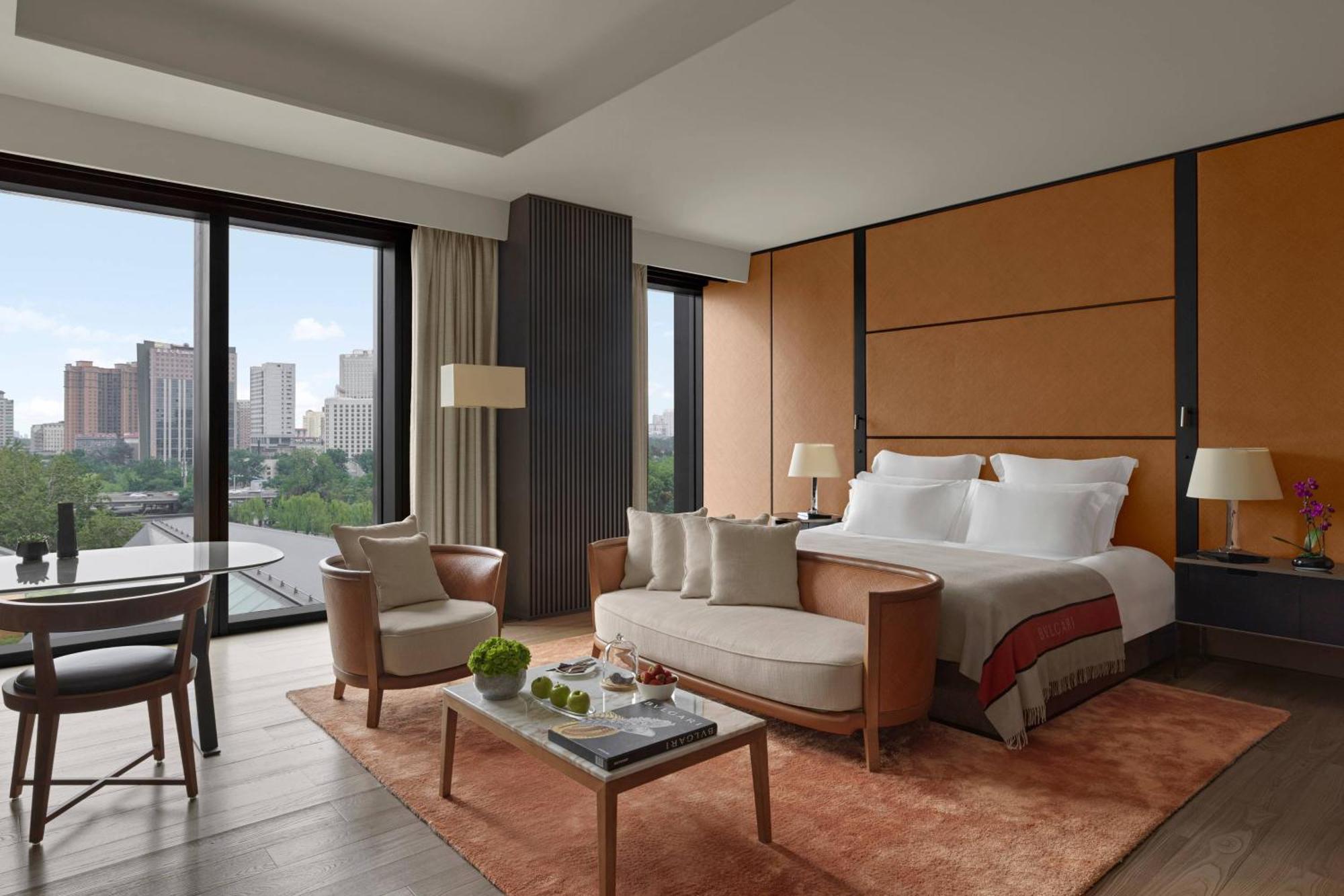 Deluxe Room with One King Bed and City View (Free Minibar soft drinks & beers + 3km pick-up or drop-off service + Berluti shoe shinning & pressing service)