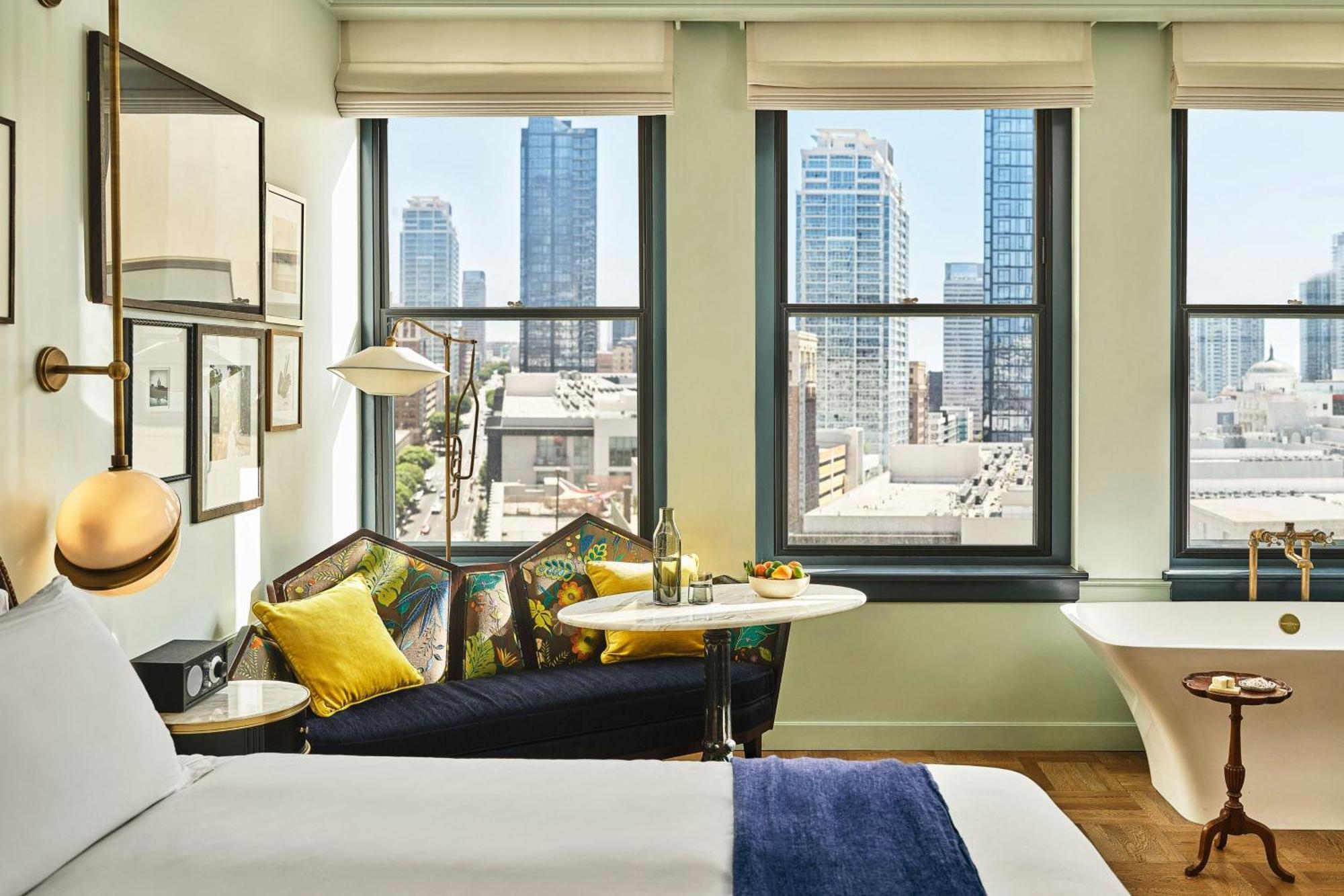 Salon King Room with City View