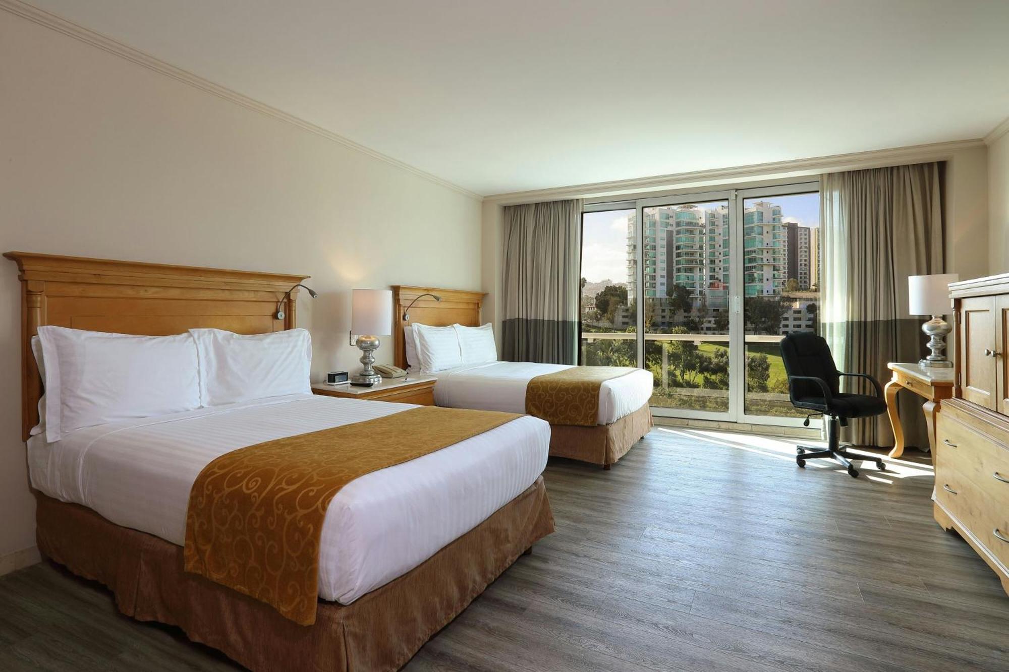 Deluxe Room Golf View 2 Double Beds