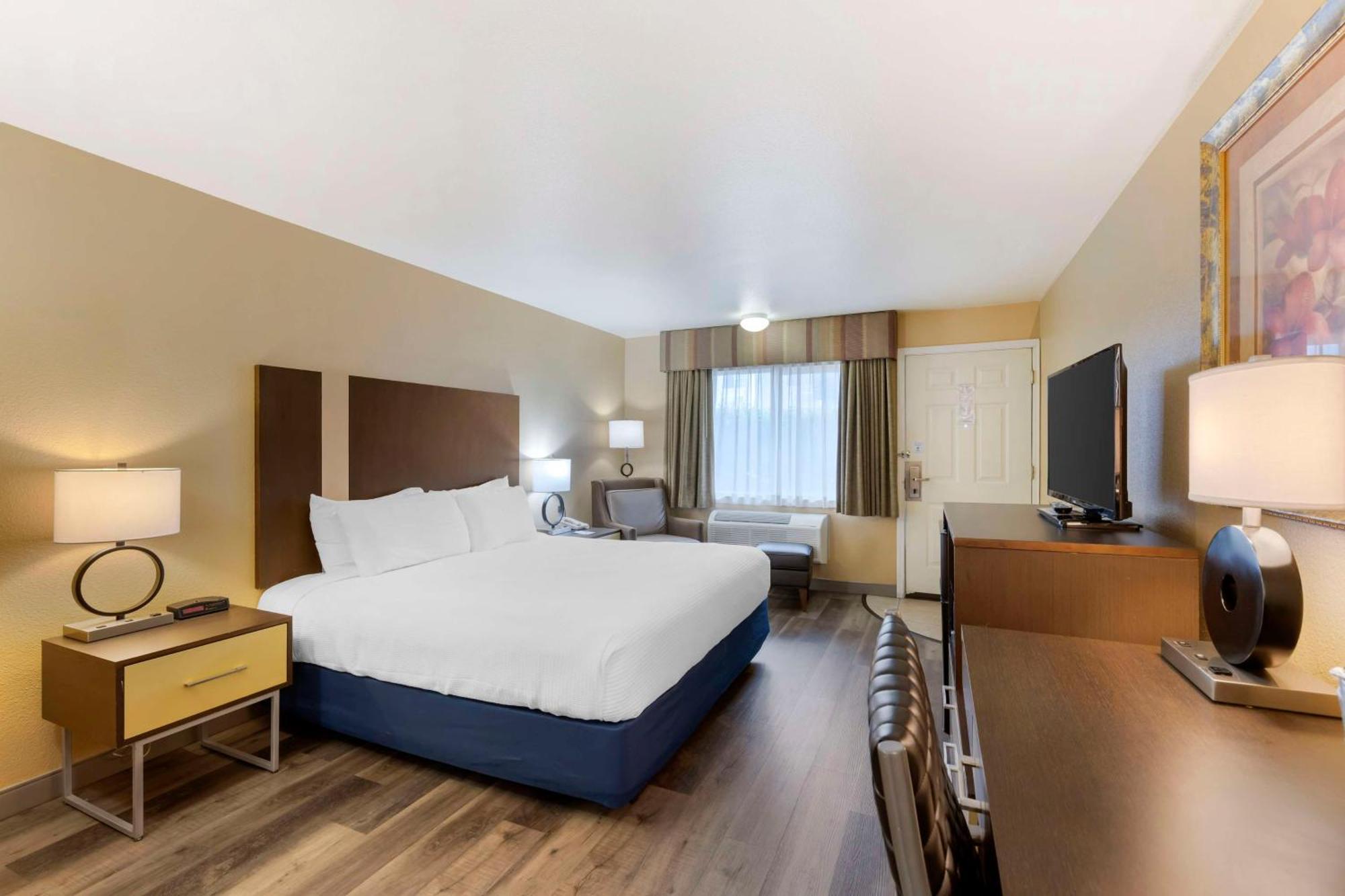 King Room with Bath Tub - Disability Access/Non-Smoking