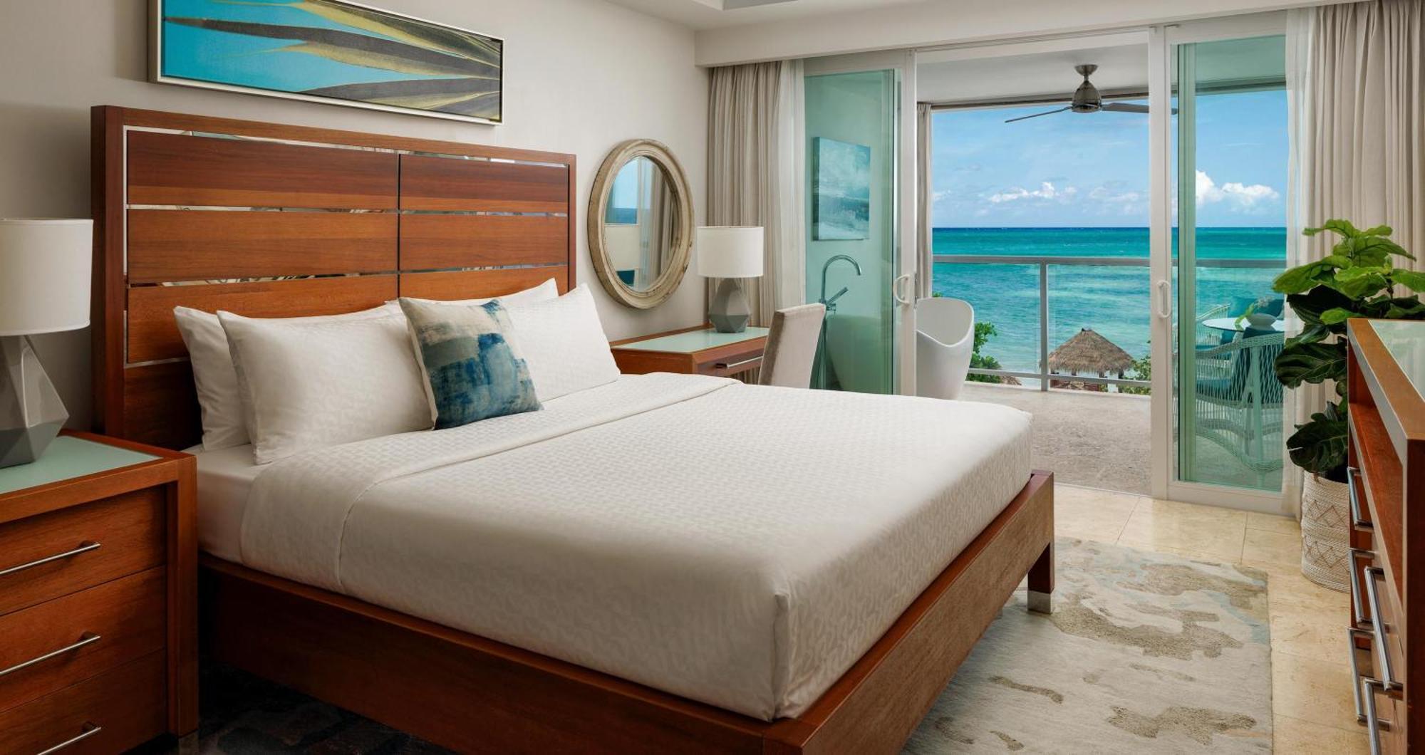 Junior Suite Fronte Spiaggia Livello Grande Luxe Club con Vasca Idromassaggio