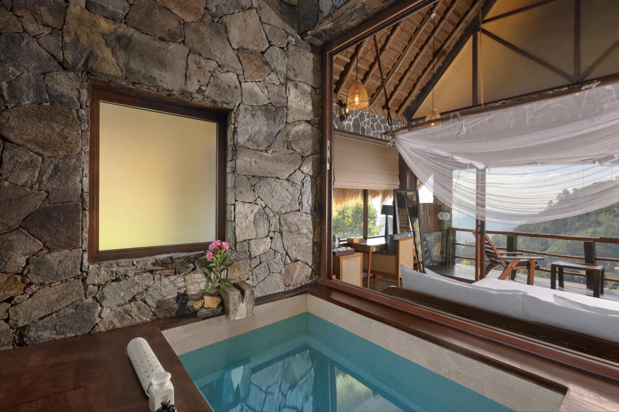Honeymoon Deluxe Bathtub