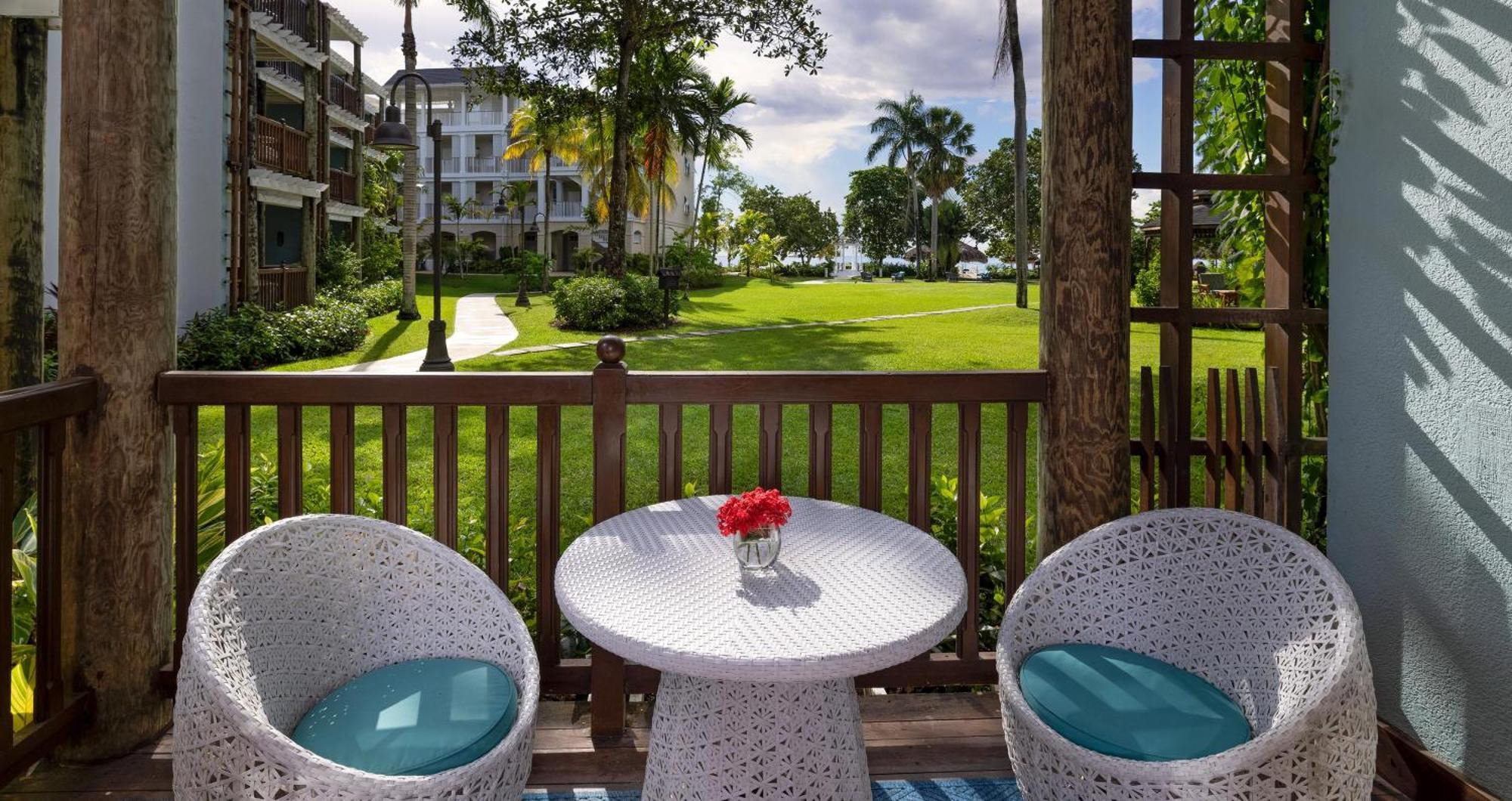 Junior Suite Fronte Spiaggia Tropicale con 2 Camere da Letto e Concierge