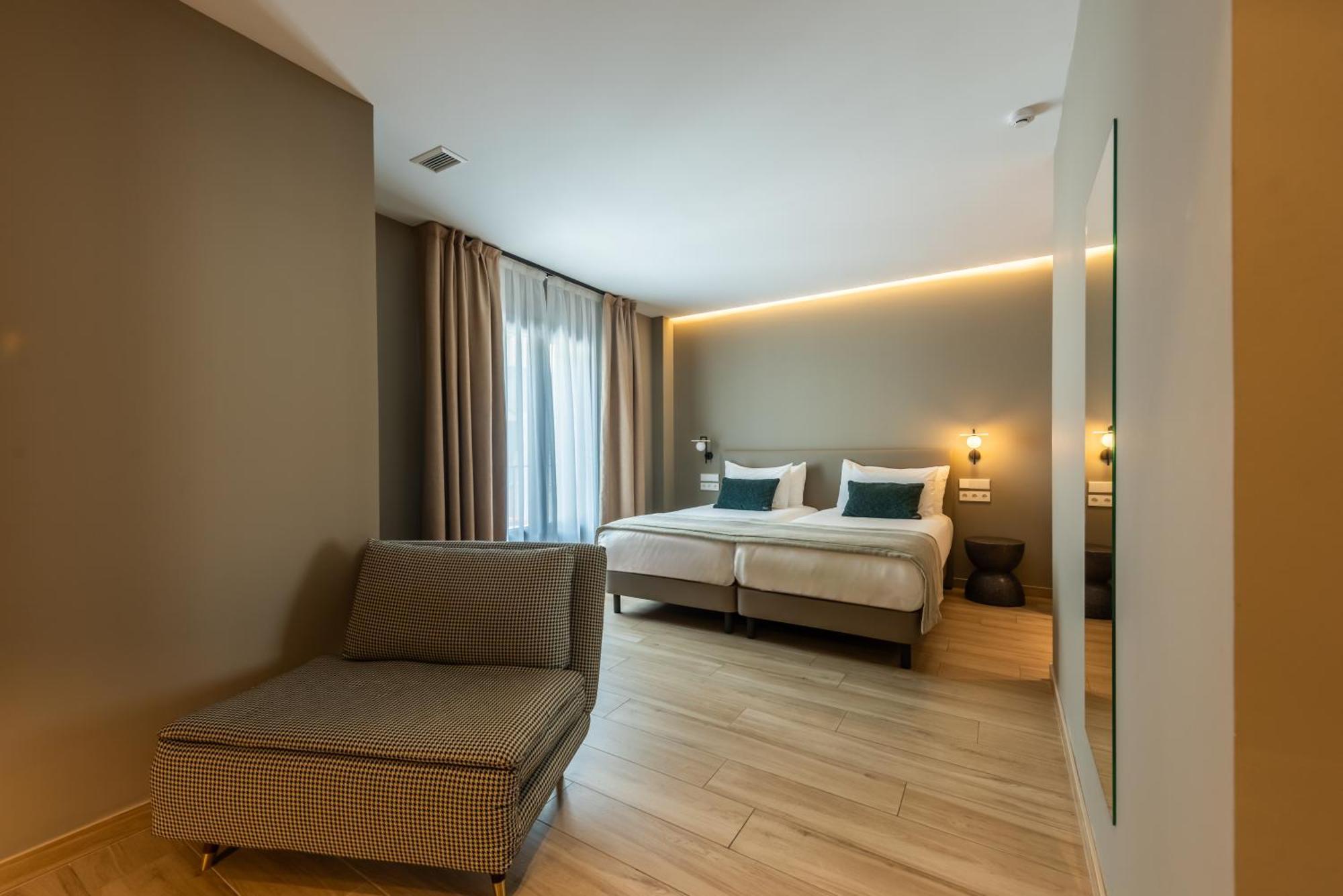 Superior Room,1645751805:JPEG