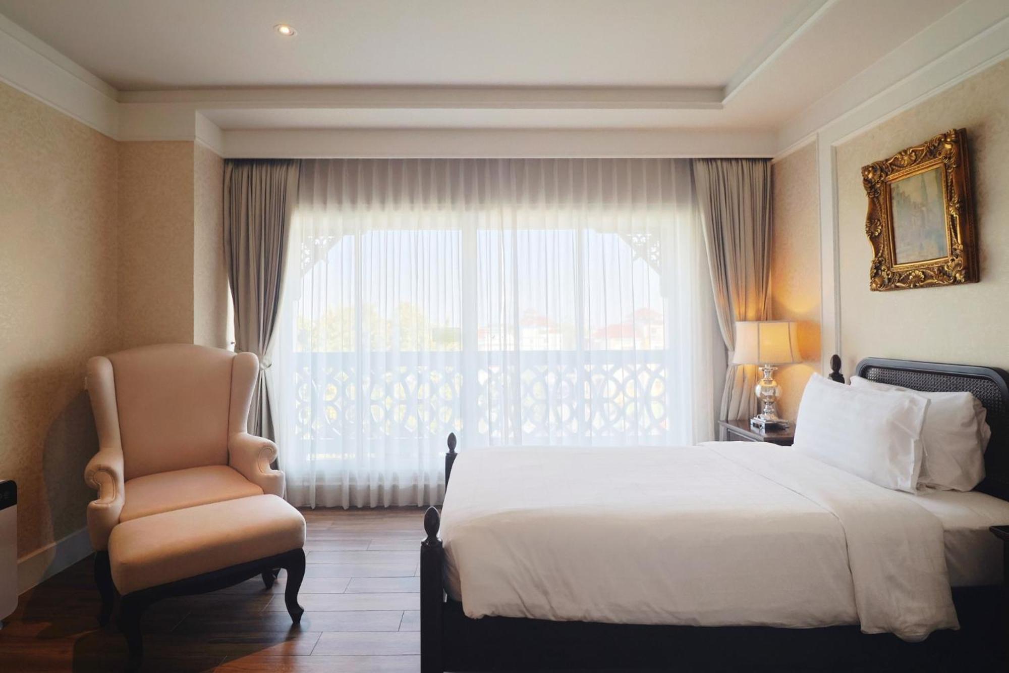 Grand Deluxe Twin Bed