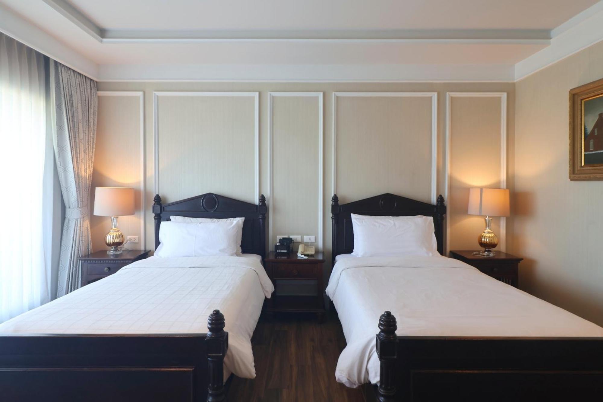Grand Deluxe Twin Bed