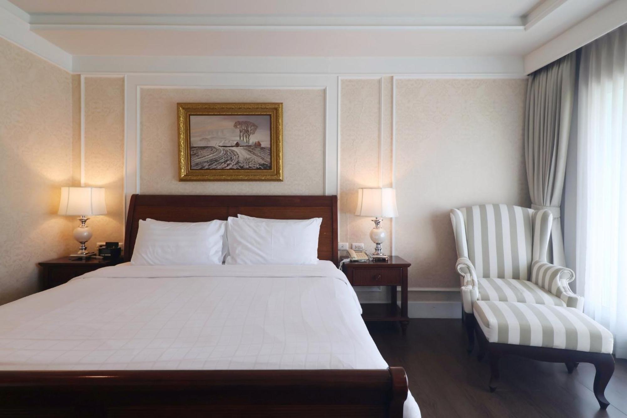 Grand Deluxe King Bed