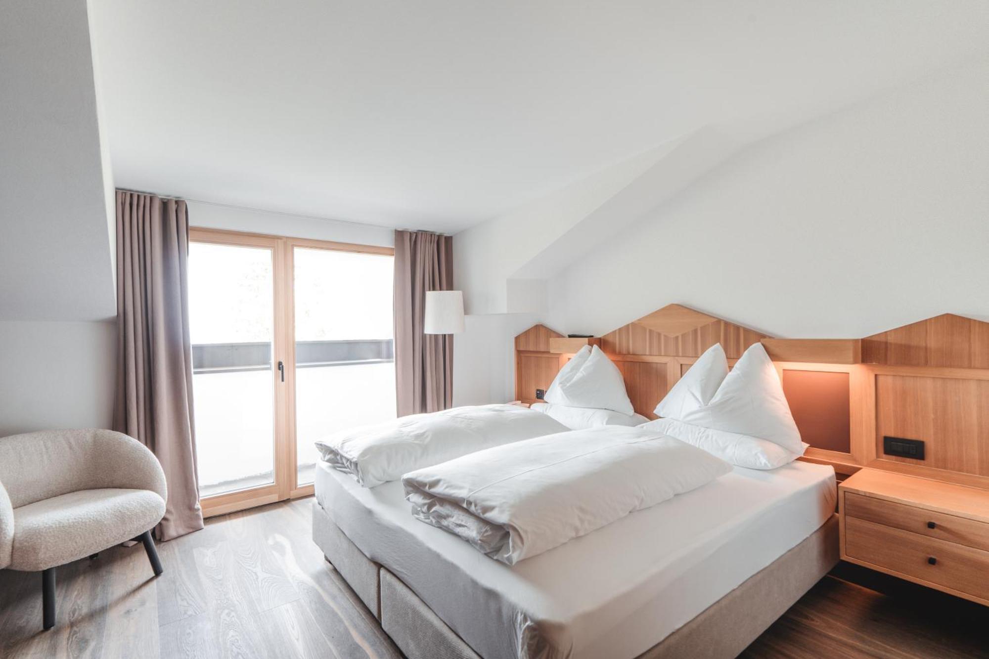 Executive Suite,1649019245:JPEG