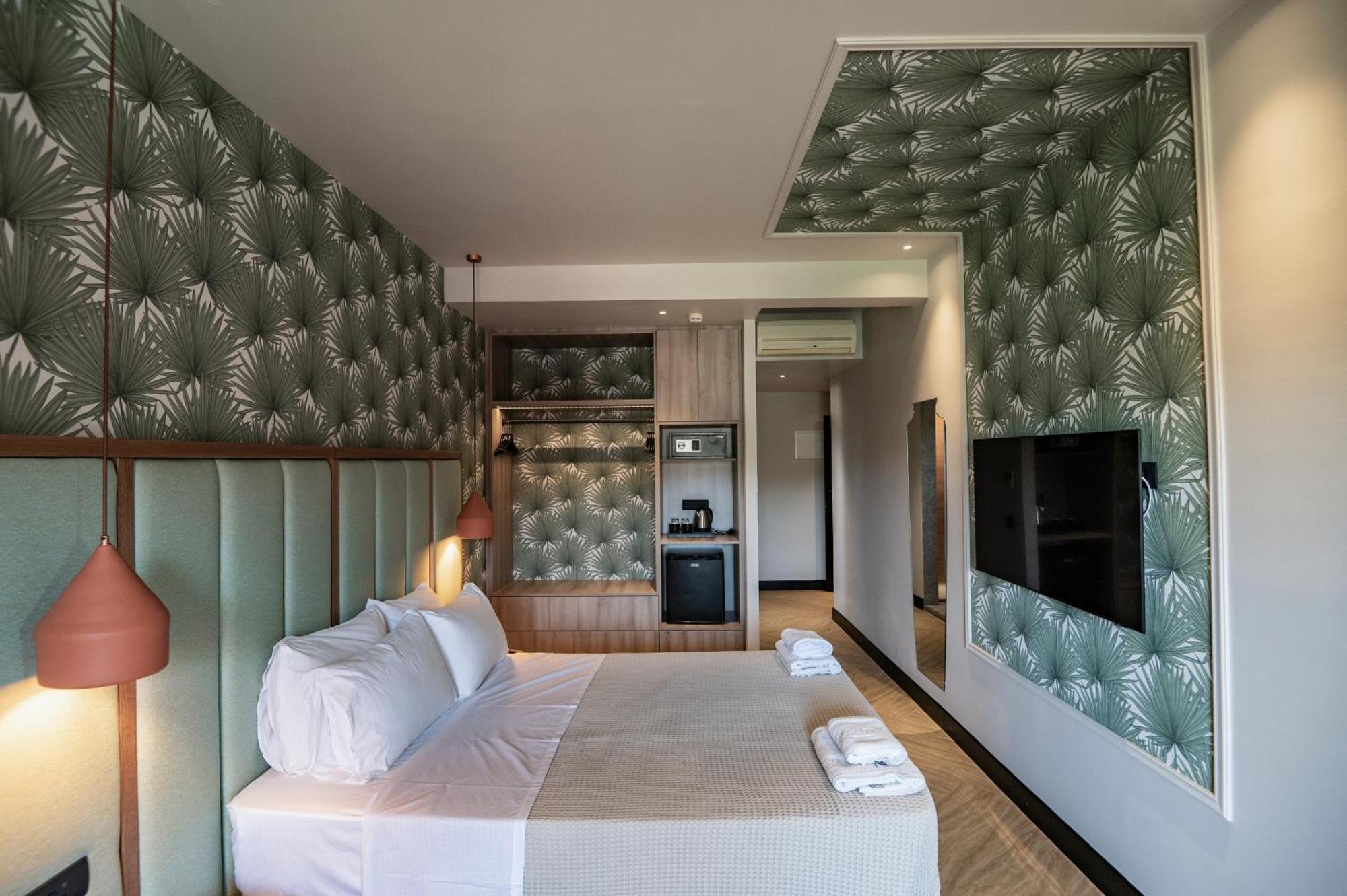 Superior Double Room with Pool View