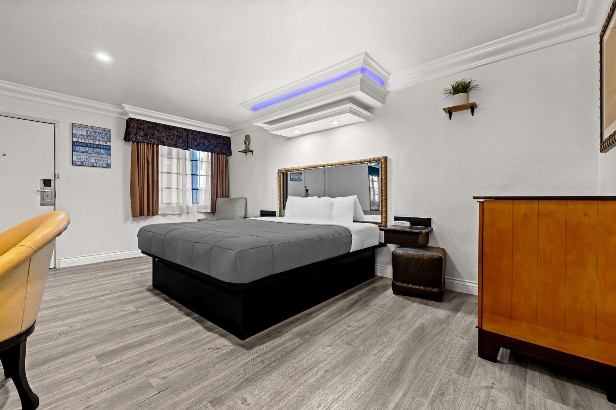 King Room Roll Shower Disability Access or Non Smoking