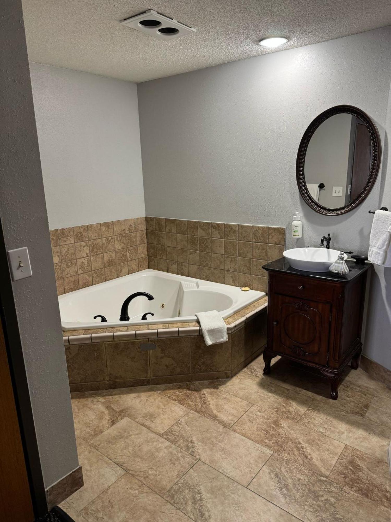 Deluxe King Suite