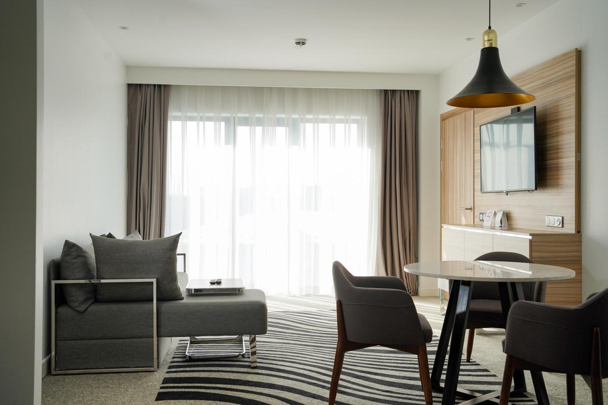 Apartment with Queen Bed