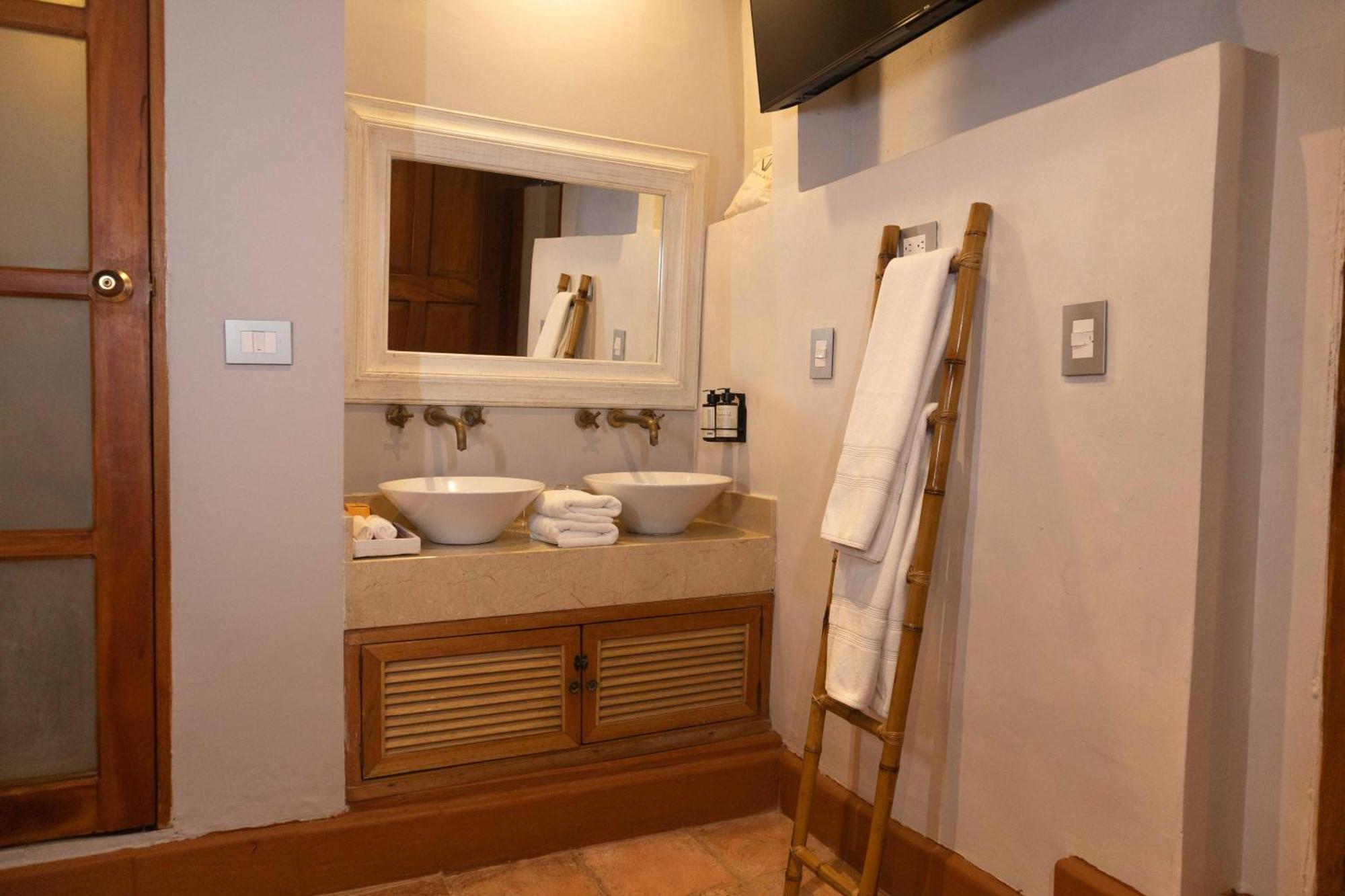 Suite de 2 dormitorios - 1 cama extragrande y 1 cama grande