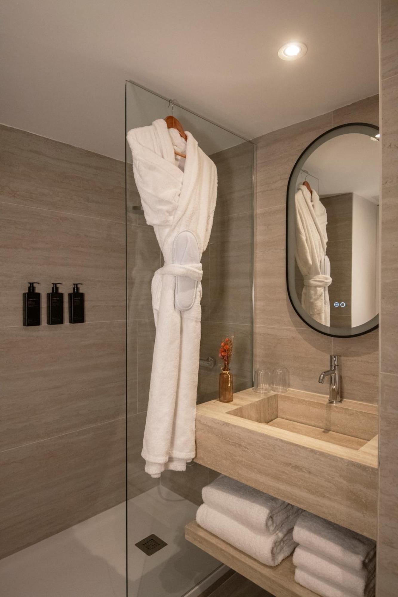 Deluxe Room,1659454420:JPEG
