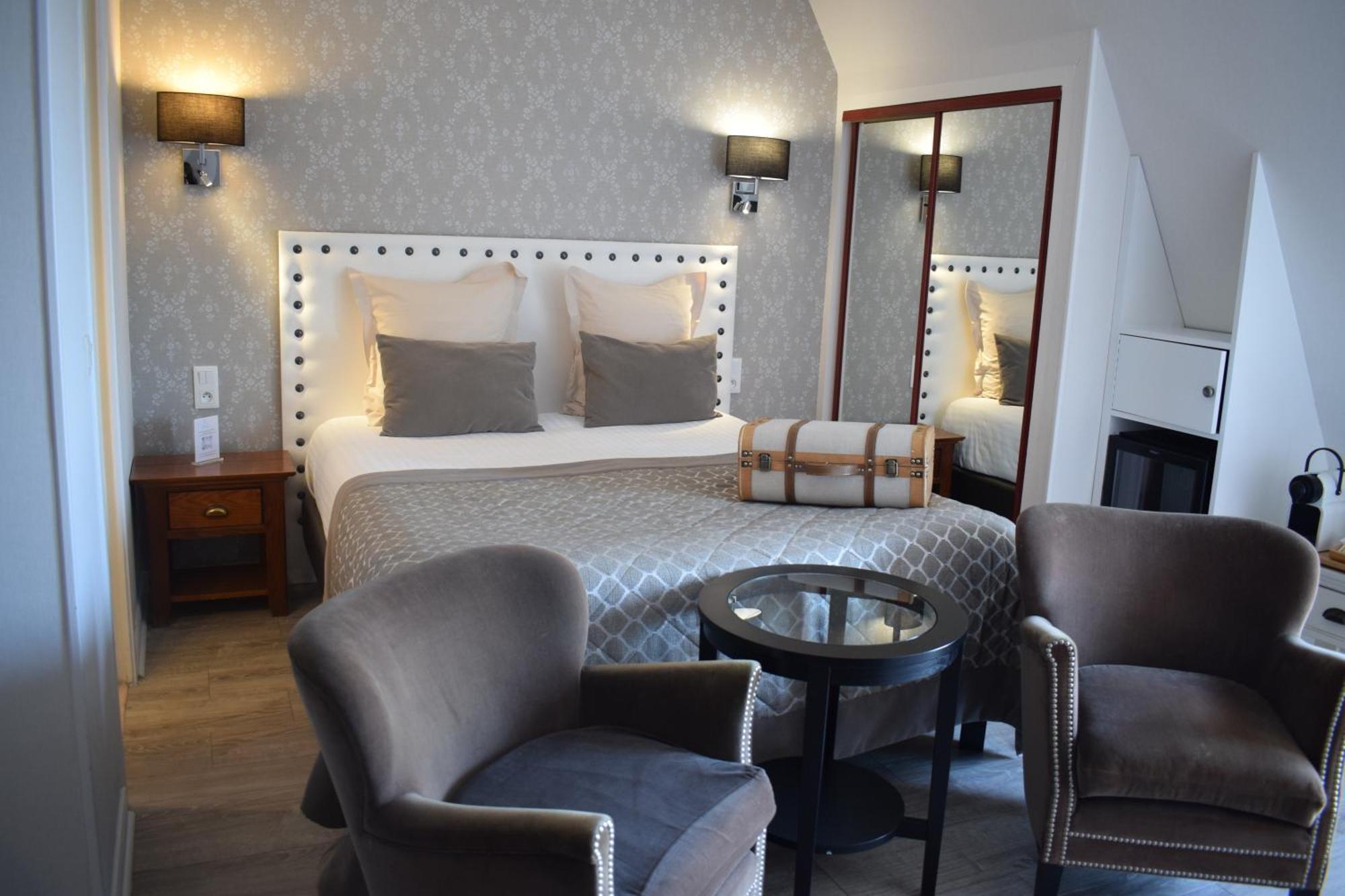 Velour Room,1660279974:JPEG