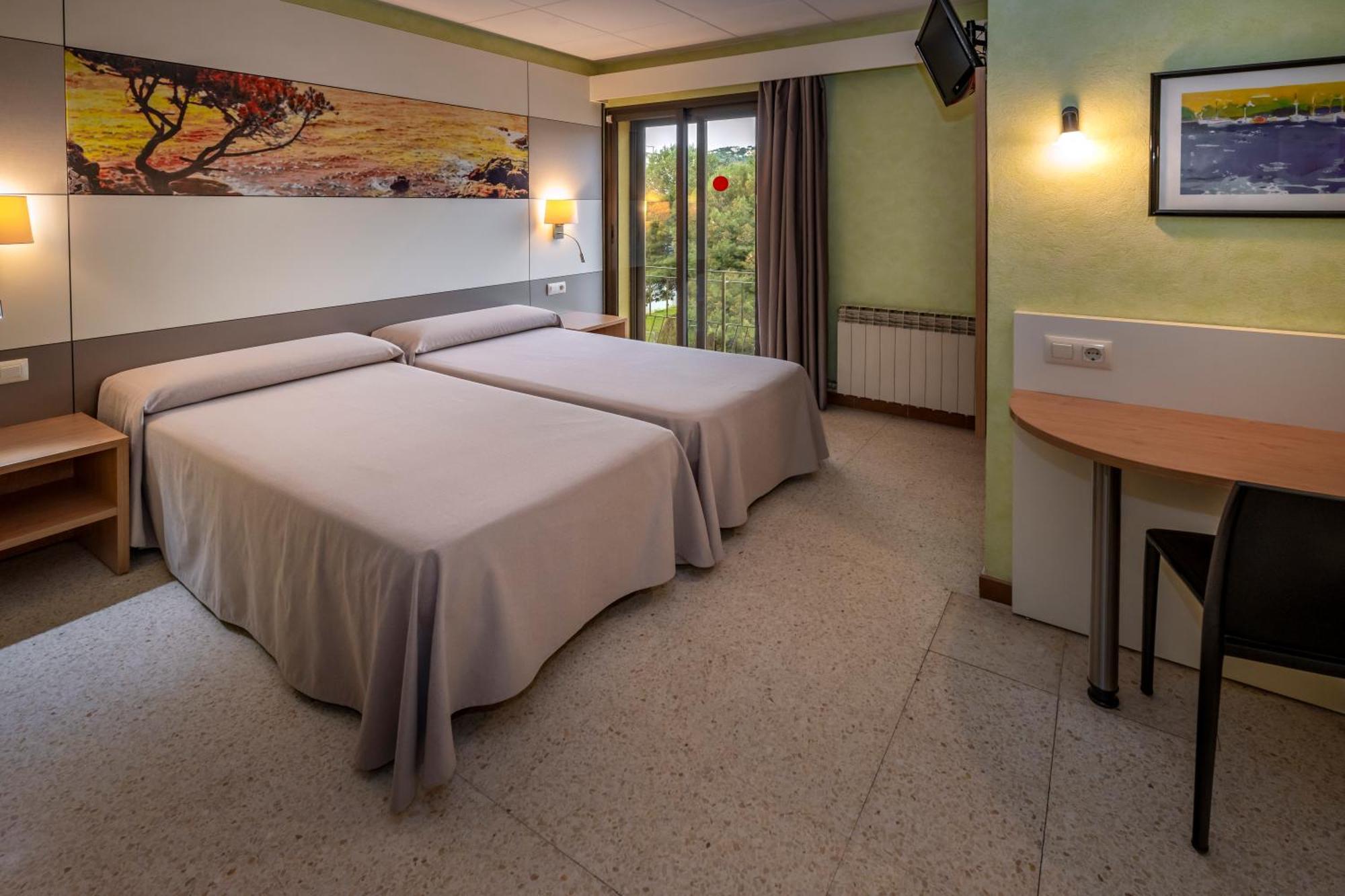 Twin Room,1660292264:JPEG