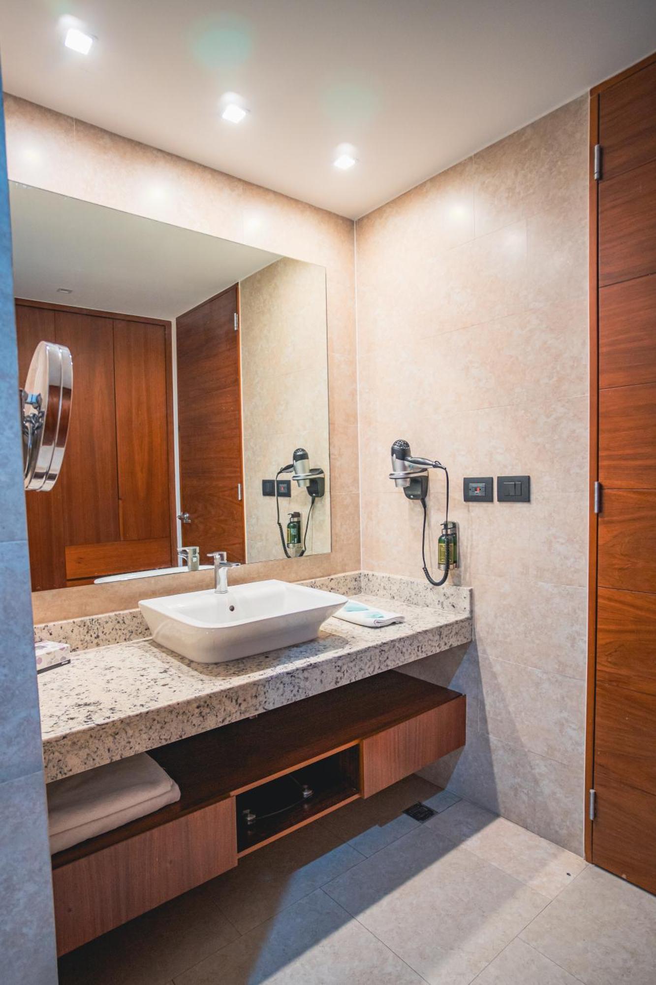 Superior King Suite