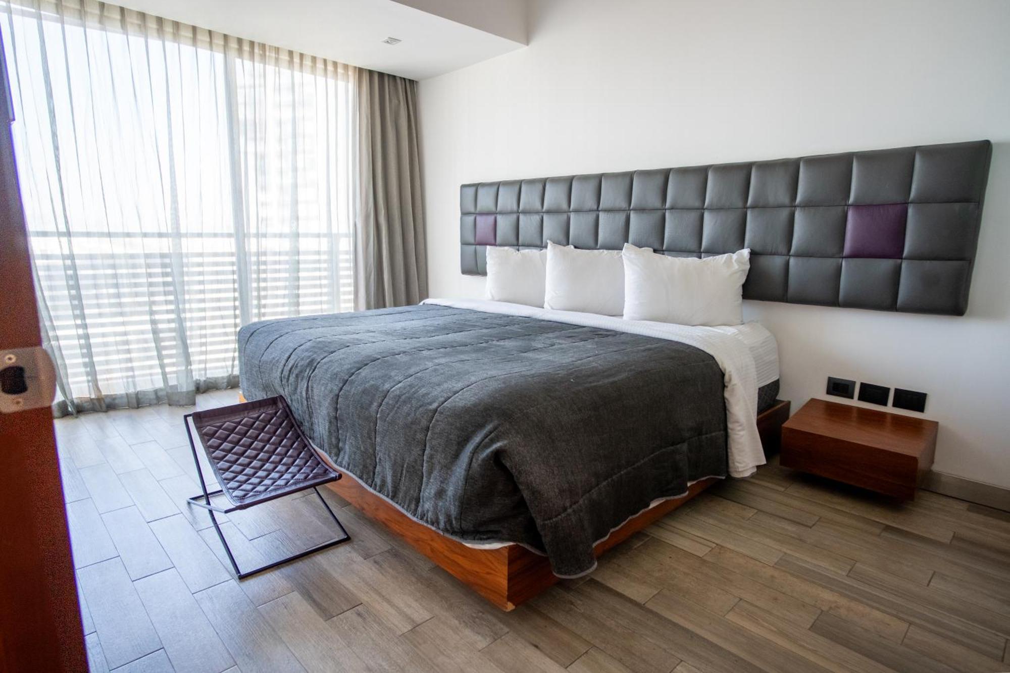 Superior King Suite