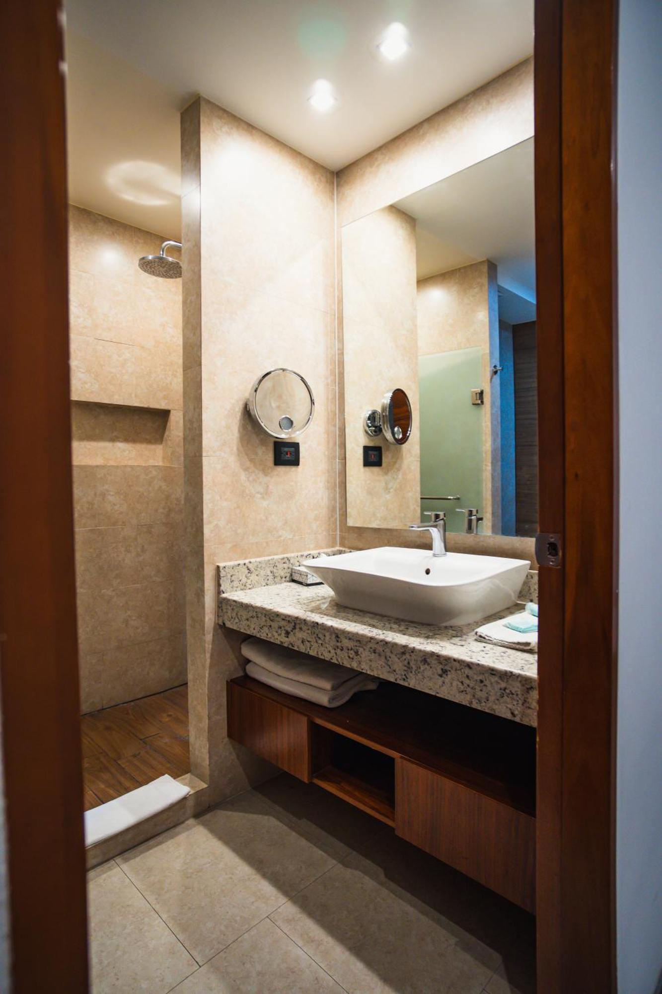 Superior King Suite