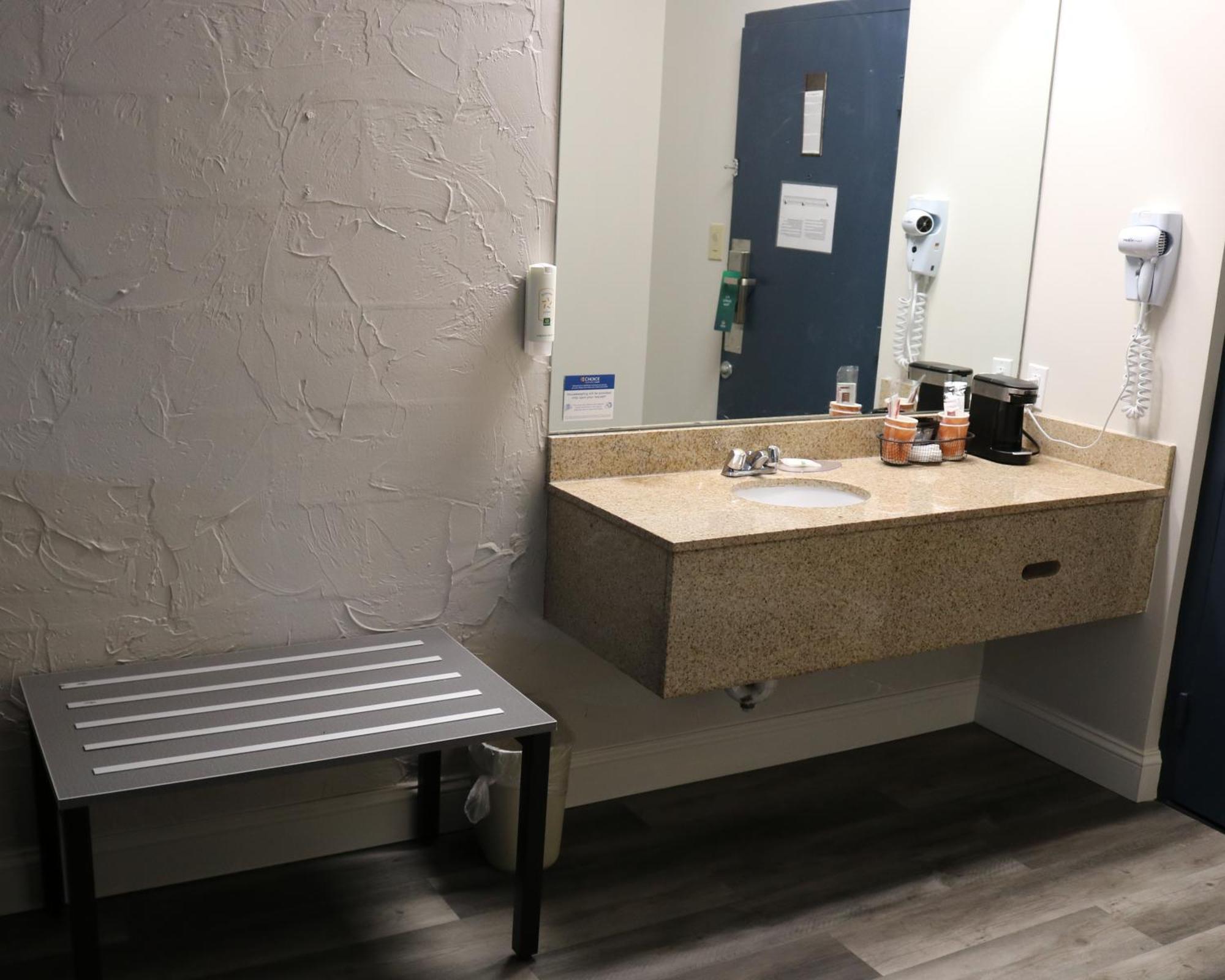 Queen Room - Disability Access/Non Smoking