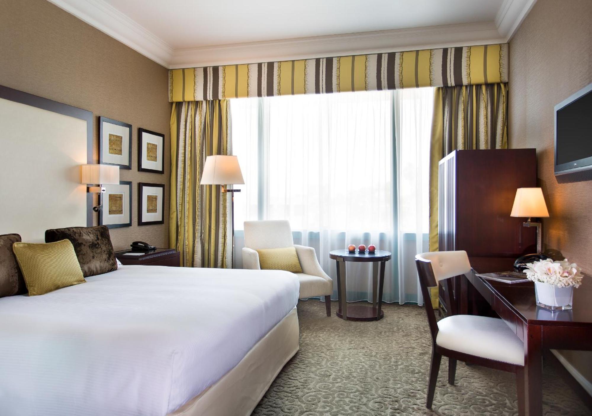 Chambre Lit King-Size Classique, 20 % de Réduction sur la Nourriture et les Boissons, Navette Gratuite vers Dubai Festival City Mall
