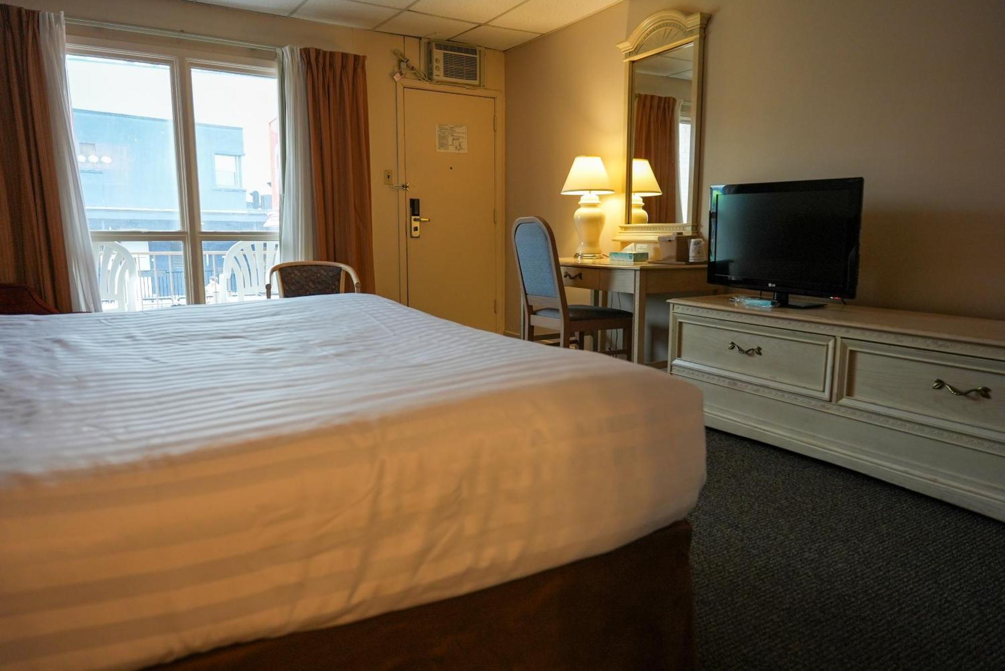 Two King Beds Two Sofa Beds Non-Smoking