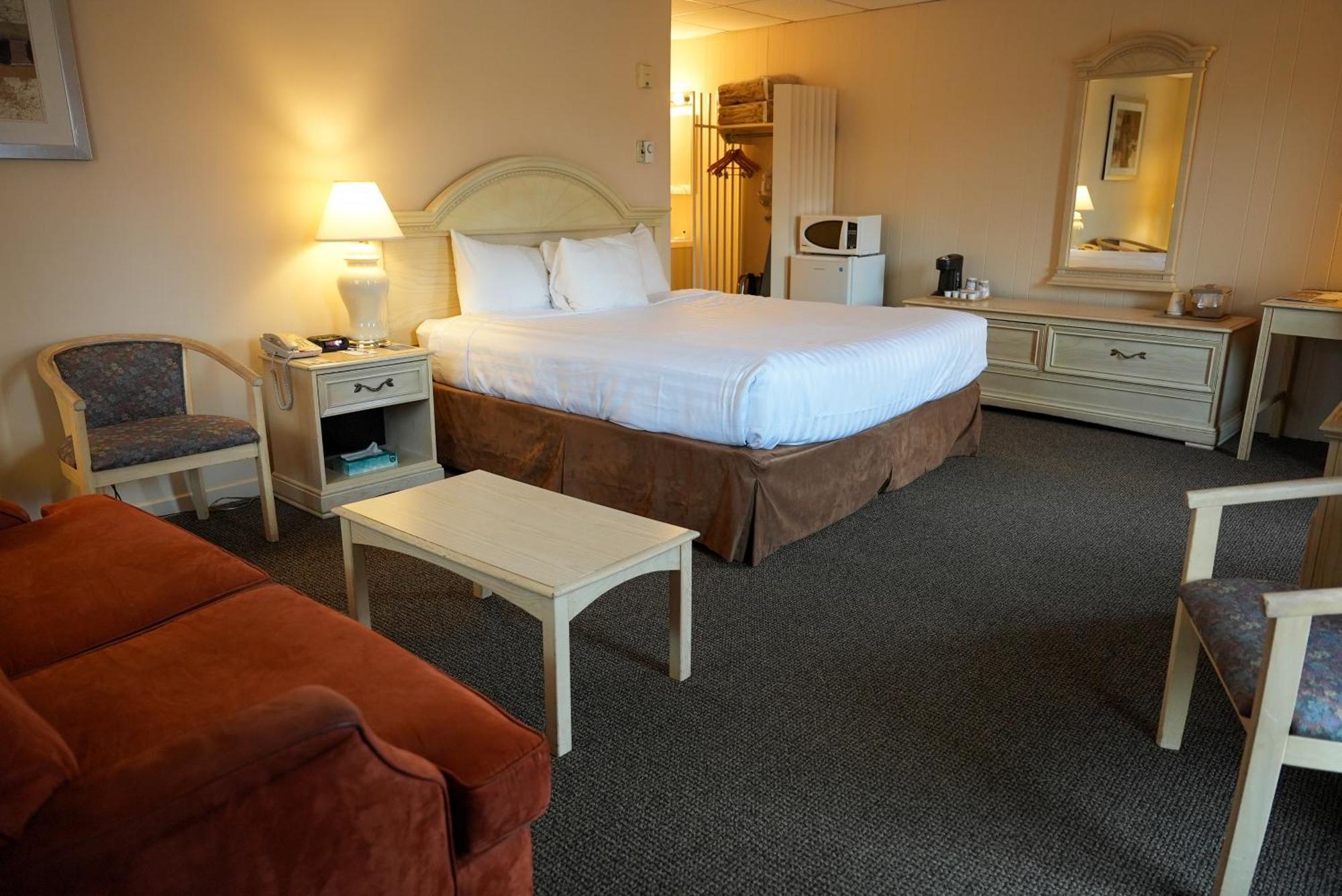 Two King Beds Two Sofa Beds Non-Smoking