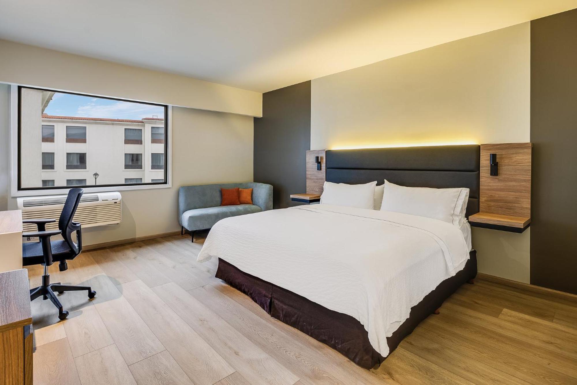 Deluxe King Room,1661639675:JPEG