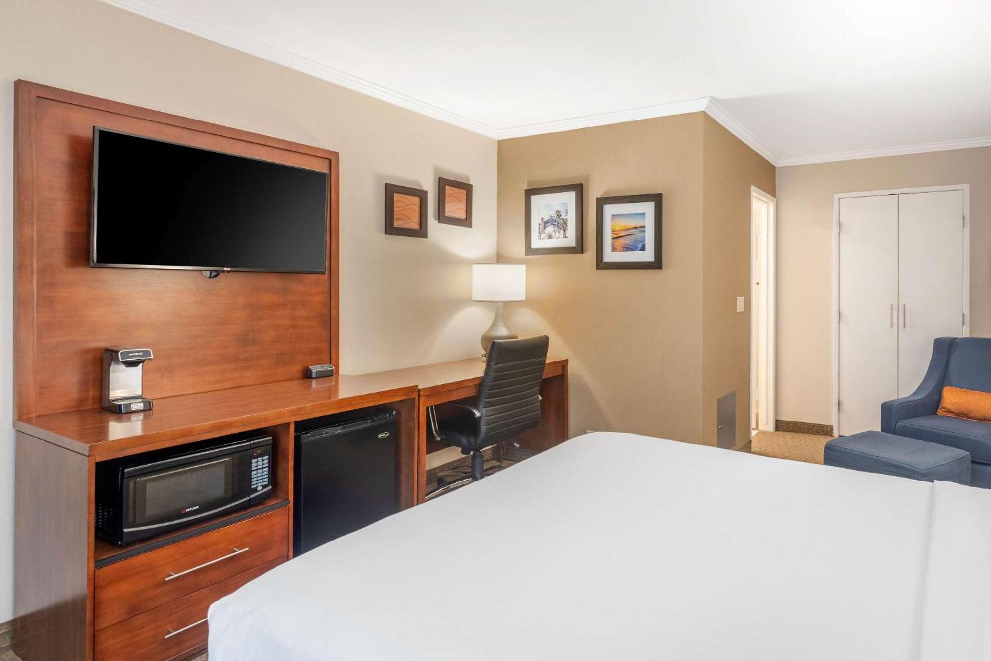 Quarto Standard com Cama King-size e Sofá-cama - Não Fumantes