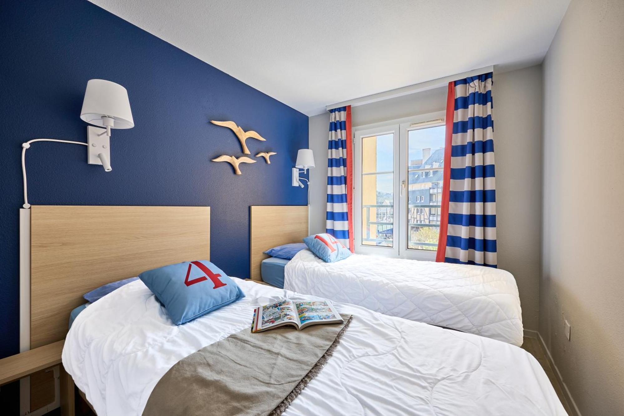 Superior One-Bedroom Duplex Apartment Sleeping Alcove Balcony,1662977910:JPEG