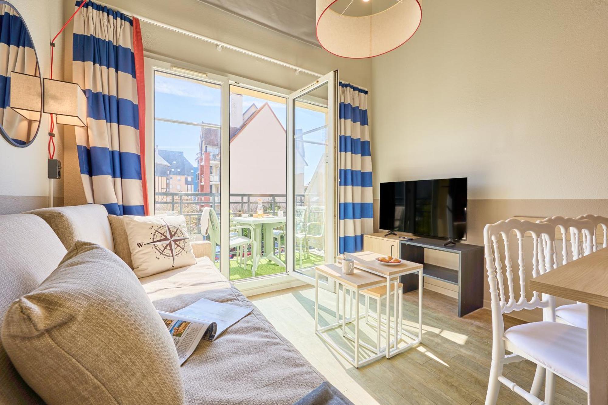 Superior One-Bedroom Duplex Apartment Sleeping Alcove Balcony,1662977914:JPEG