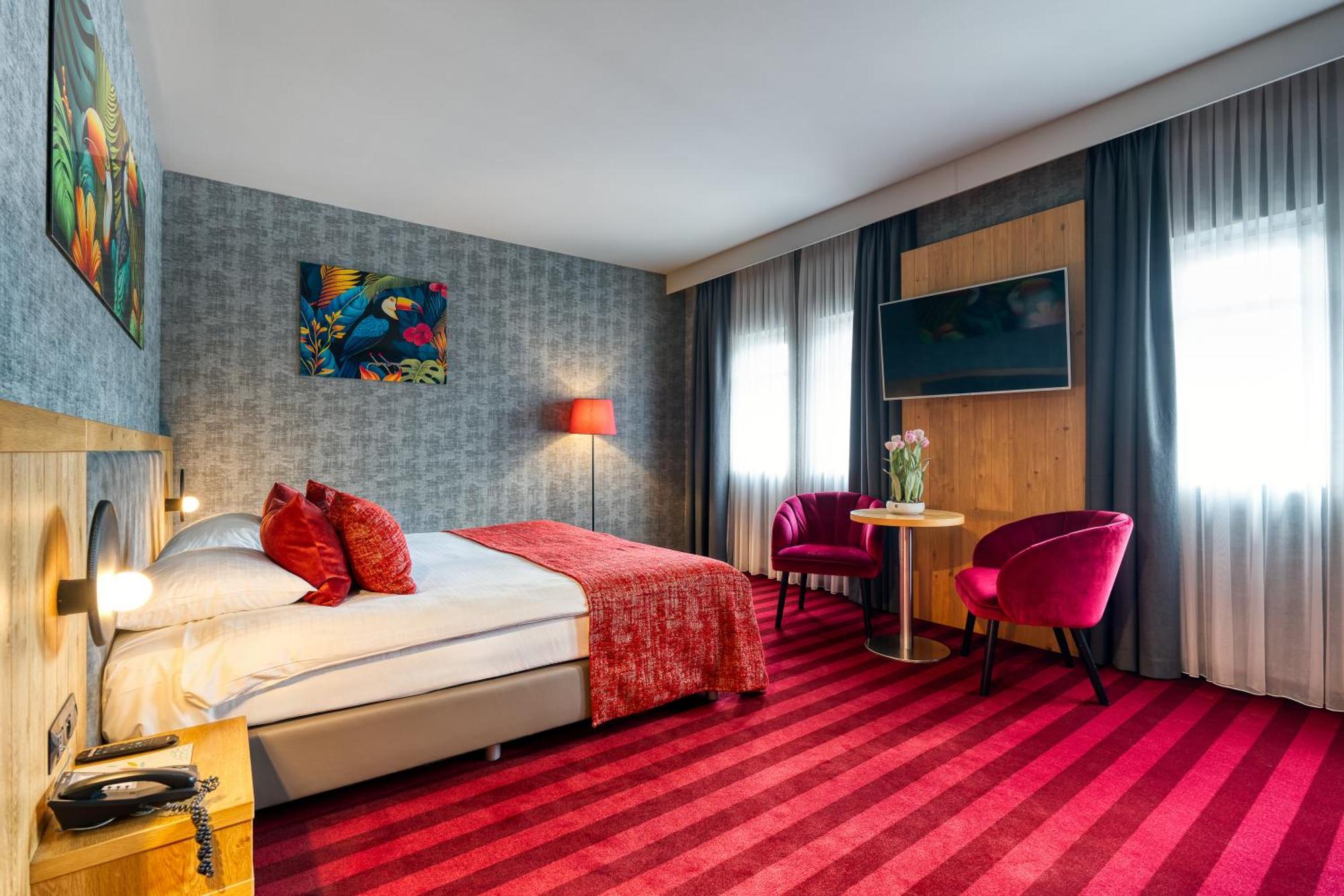 Junior Suite Spa Bath,1666644434:JPEG